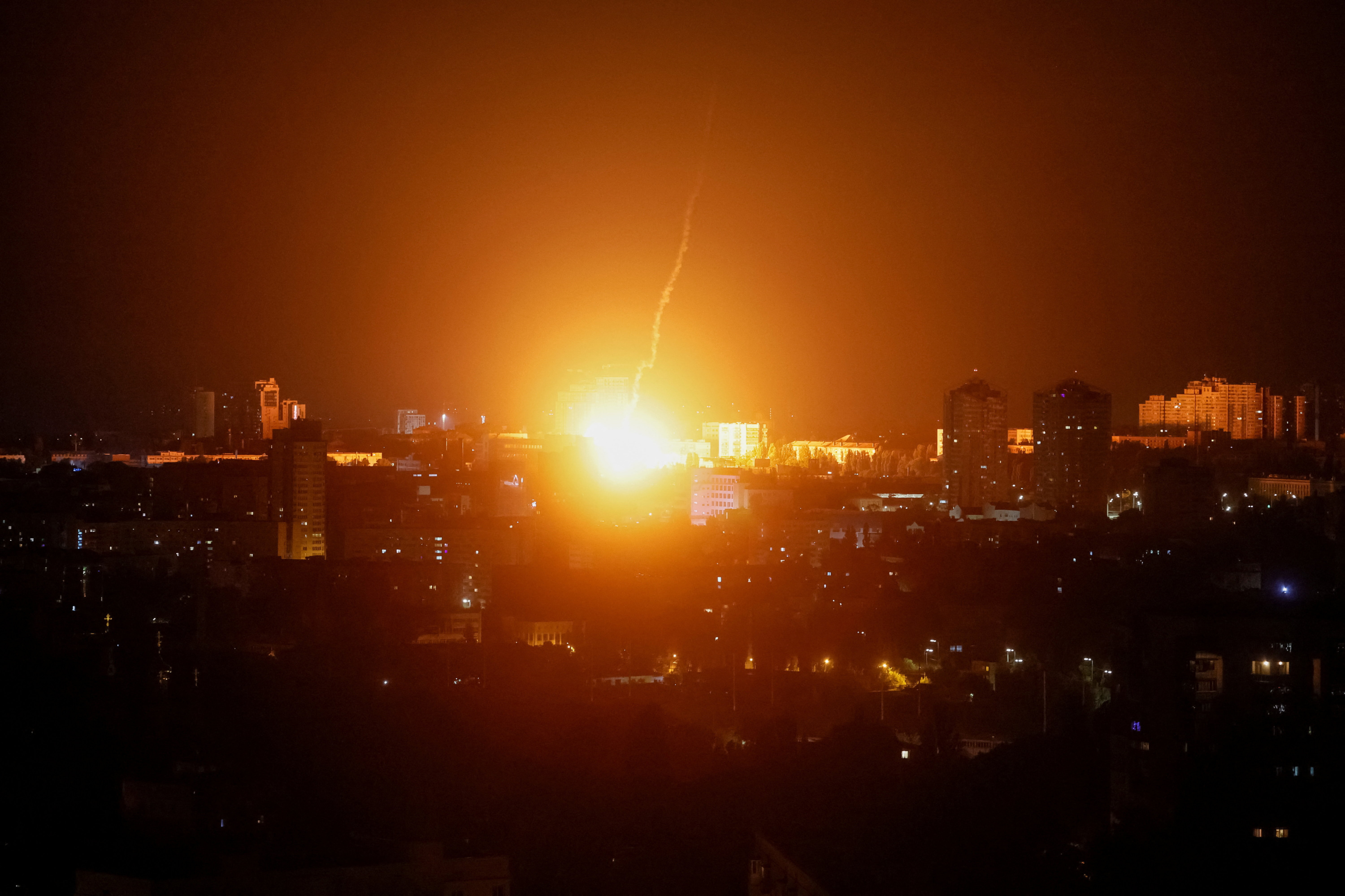 Guerre en Ukraine : Kiev bombardée au lendemain d’attaques ukrainiennes dévastatrices en Russie
