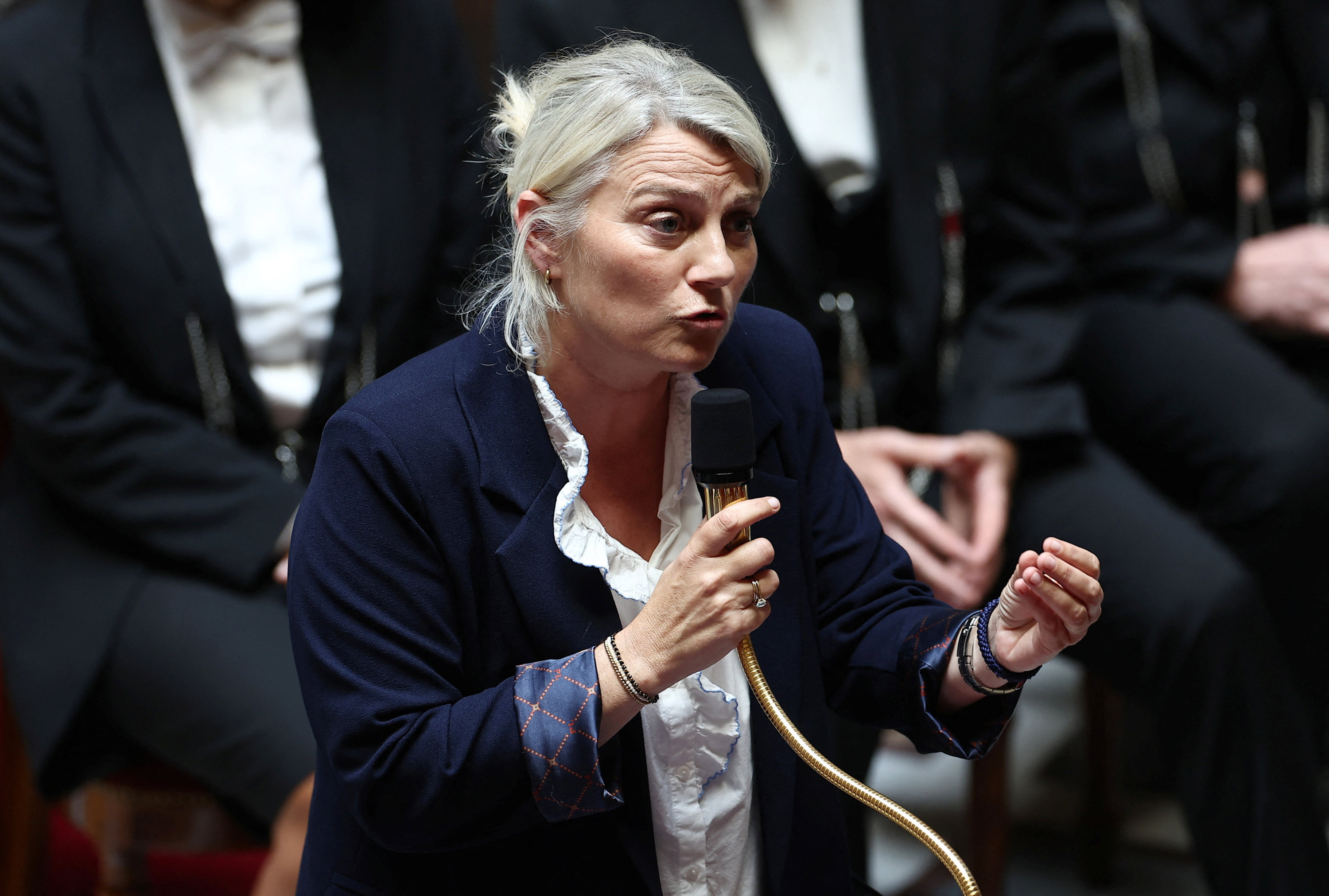 Le gouvernement engage de nouveaux transferts de remboursements de soins vers les mutuelles, indique la ministre de la Santé