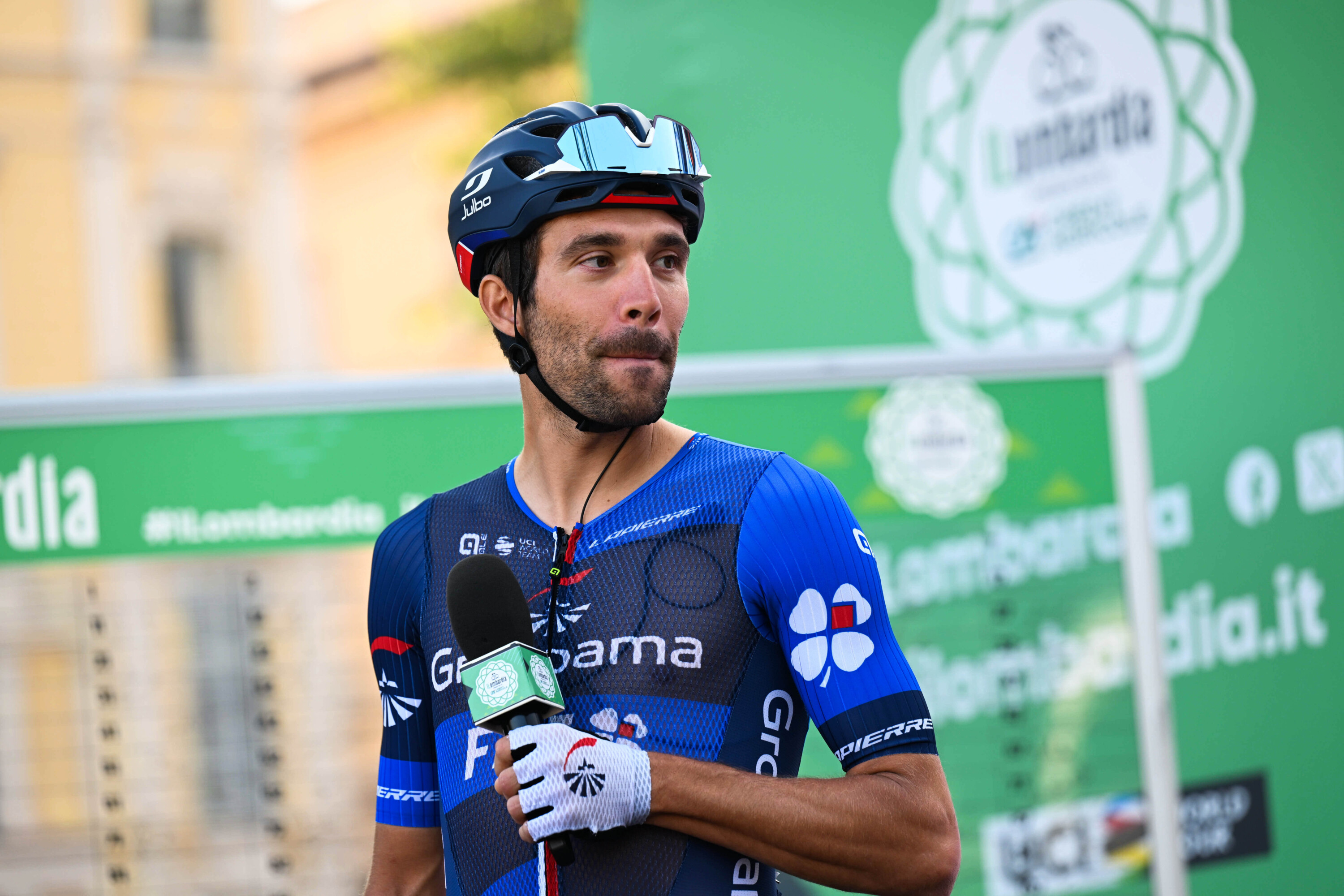 Cyclisme : Thibaut Pinot vient en aide aux sapeurs-pompiers pour stopper un incendie chez lui à Mélisey