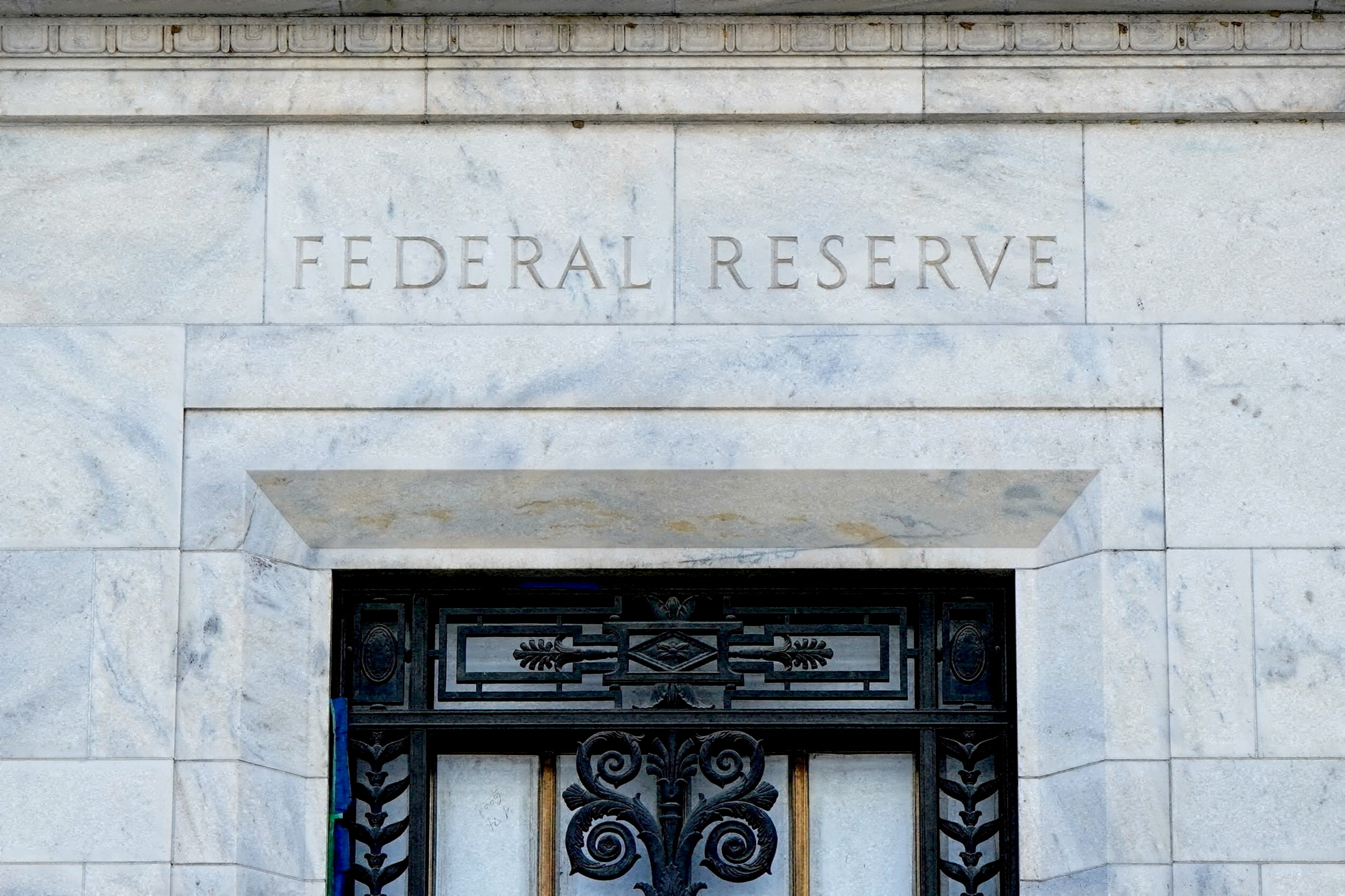 La Fed maintient ses taux inchangés, entre 3,50% et 3,75%, malgré une inflation élevée