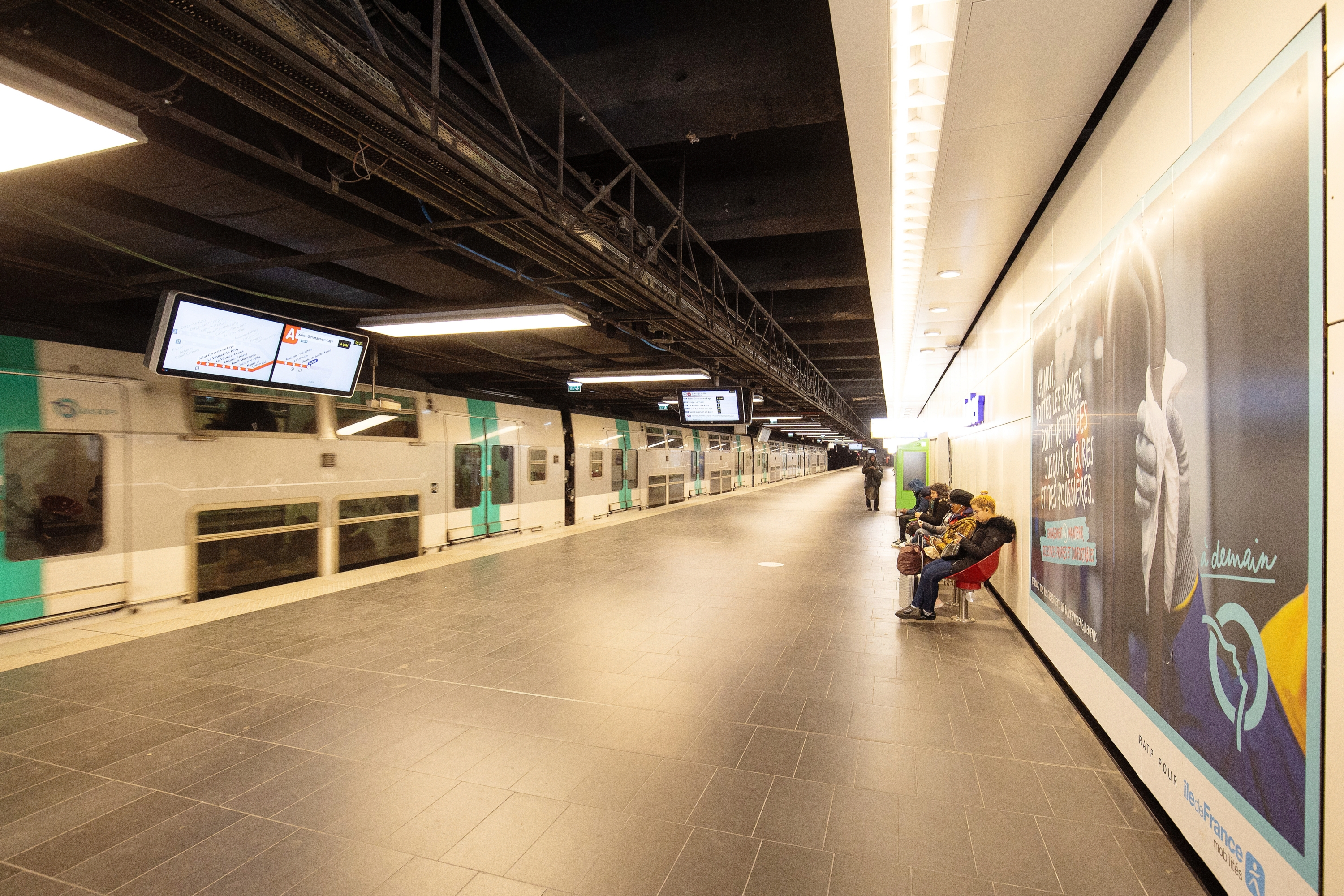 Transports en Île-de-France : le trafic très perturbé sur le RER A après un vol de câbles électriques