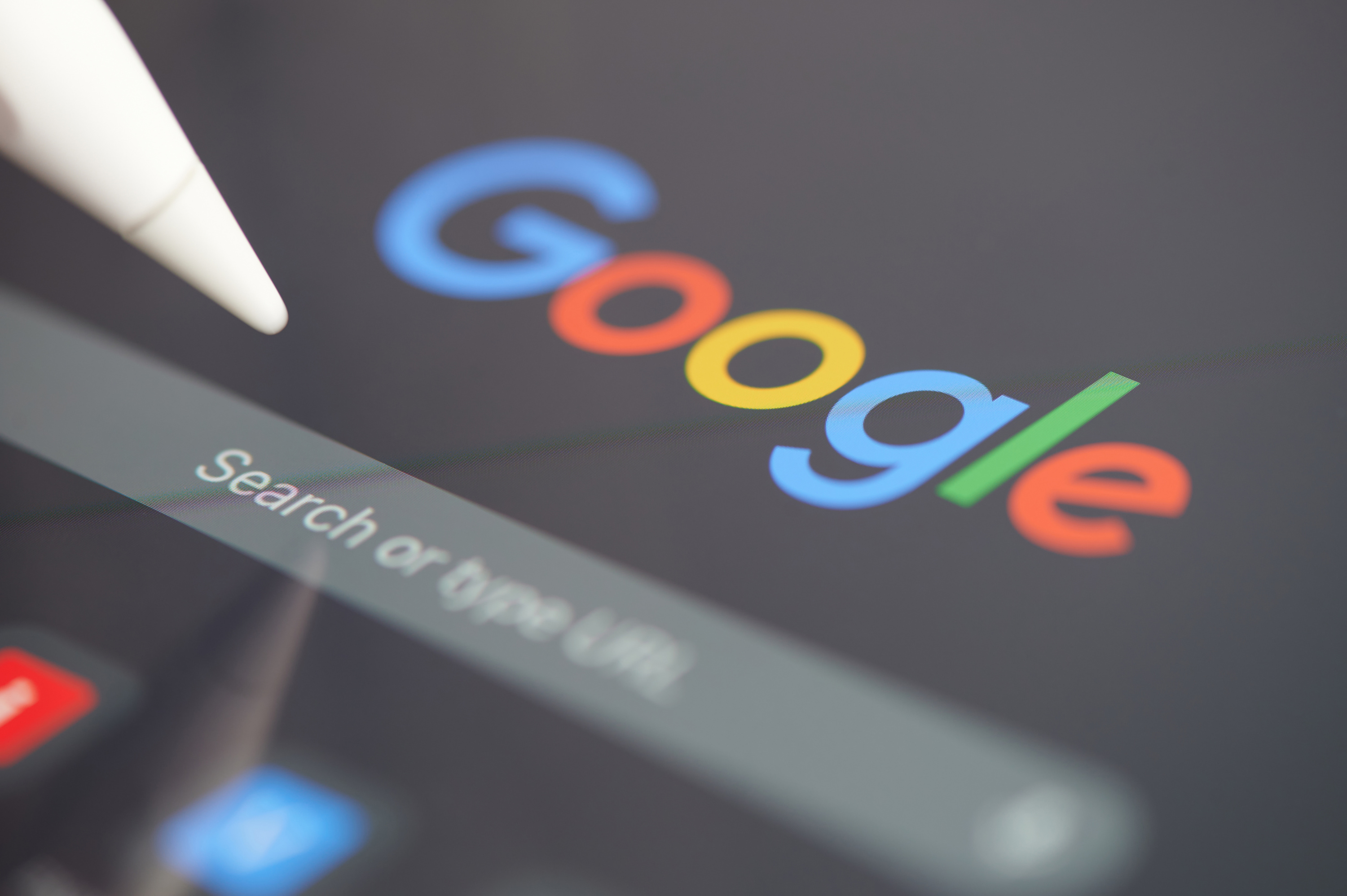 Lancement de Google AI Overviews en France : les éditeurs de presse saisissent l’Autorité de la concurrence