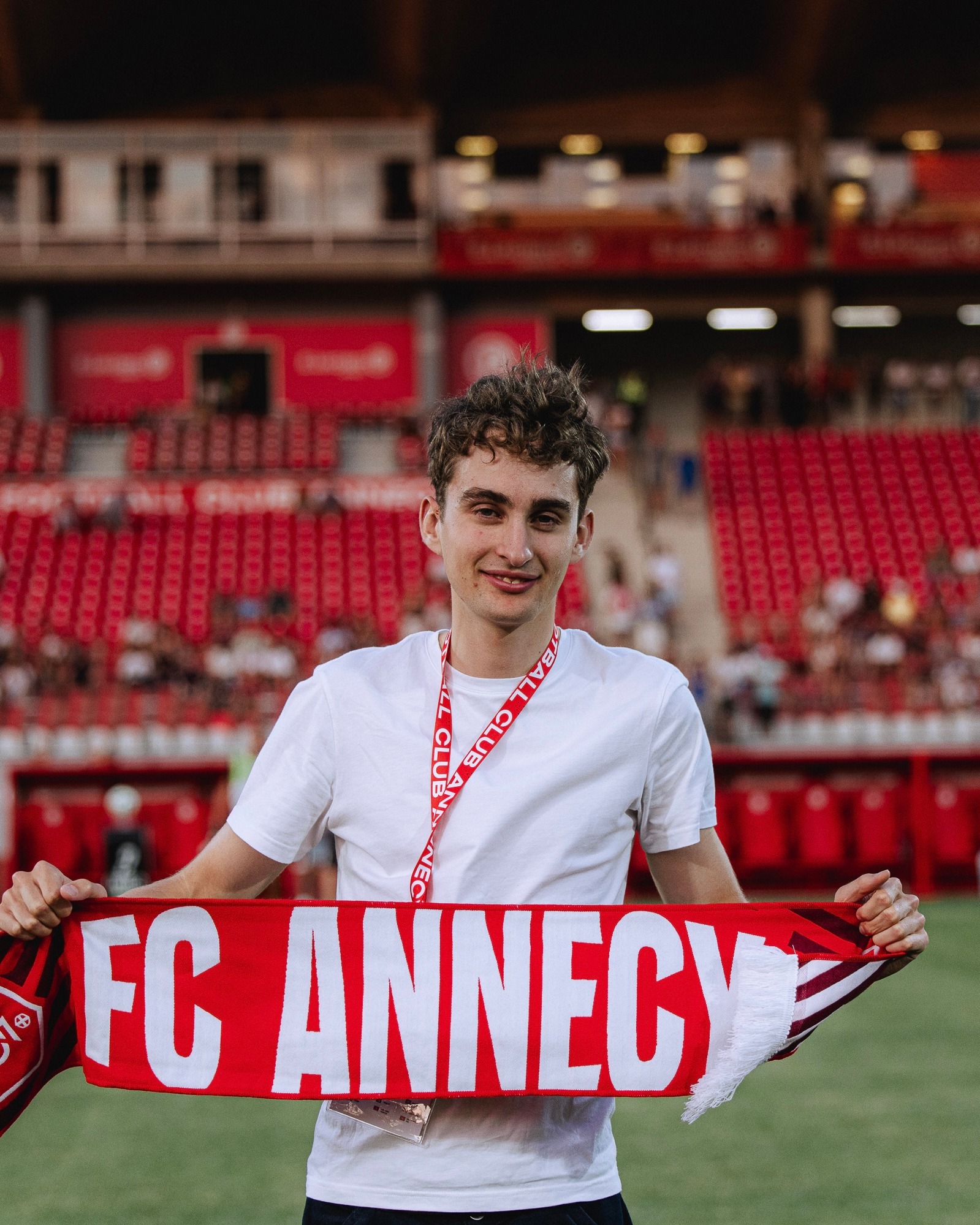 Ligue 2 : venu en voisin, Paul Seixas a donné le coup d’envoi d’un match à Annecy