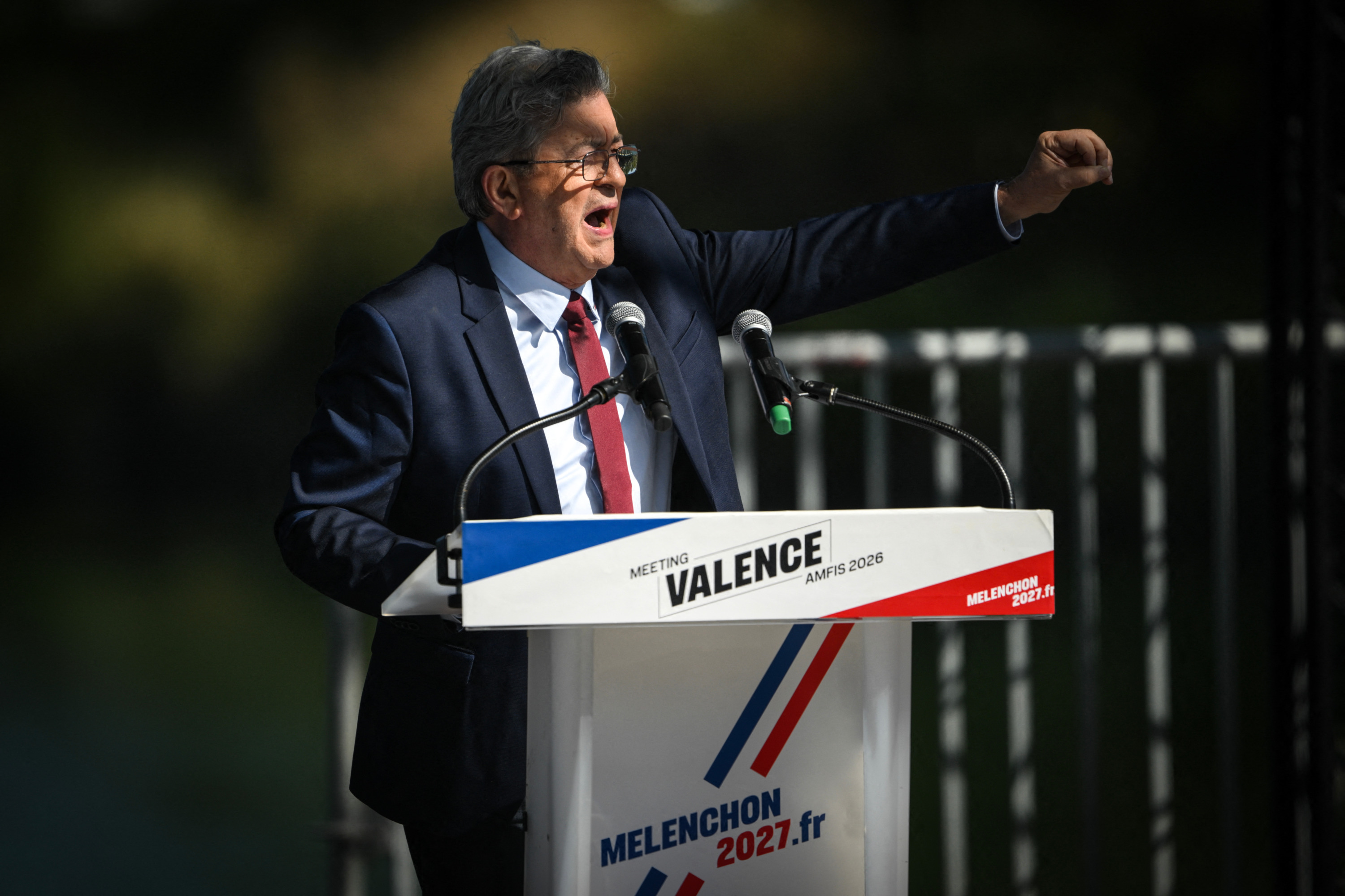 Présidentielle 2027 : qu’est-ce que la « conscription écologique » que veut créer Jean-Luc Mélenchon ?