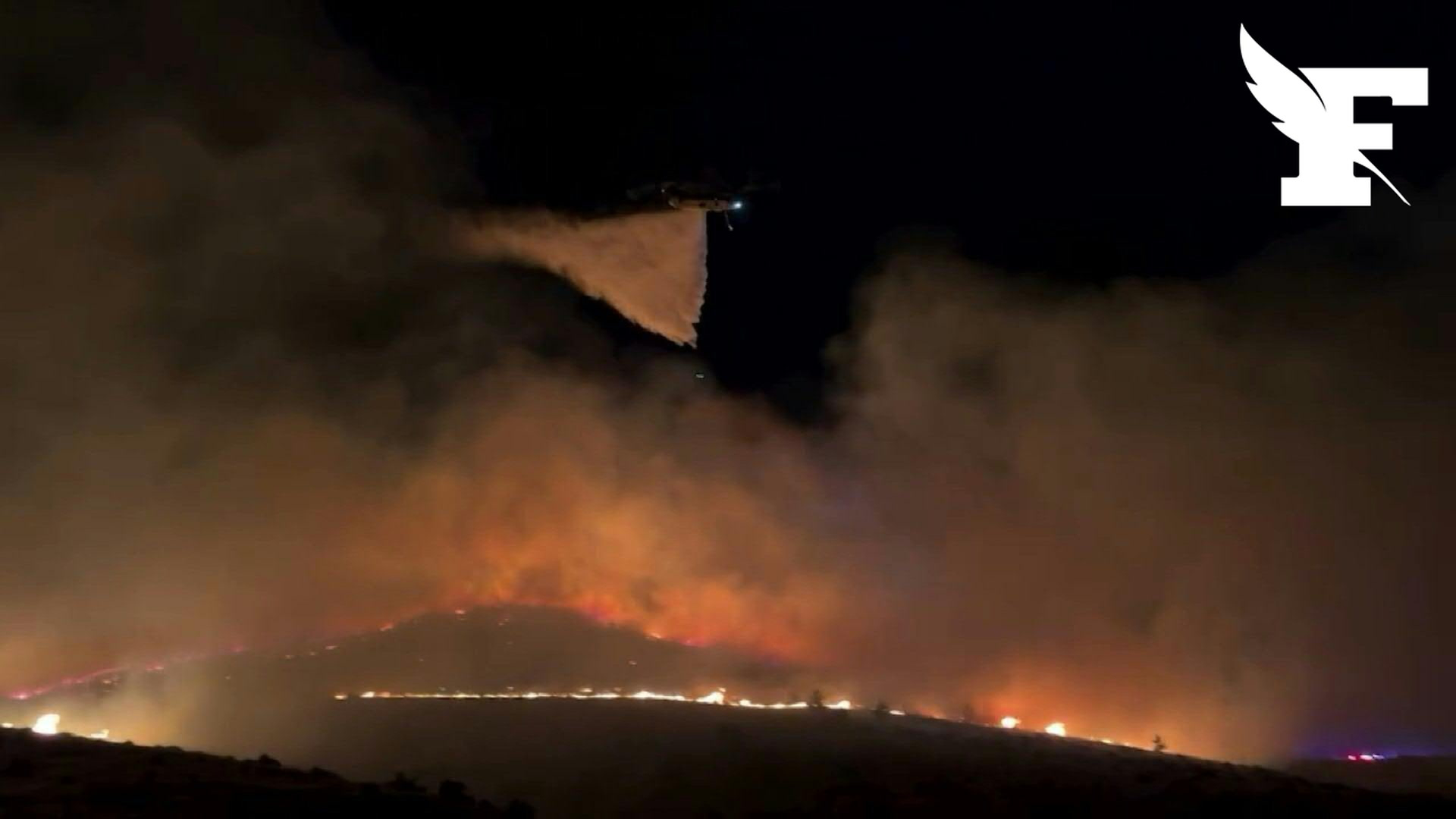 Flammes gigantesques, maisons détruites : aux États-Unis, le mégafeu de forêt «Hawk» ravage l’ouest du pays