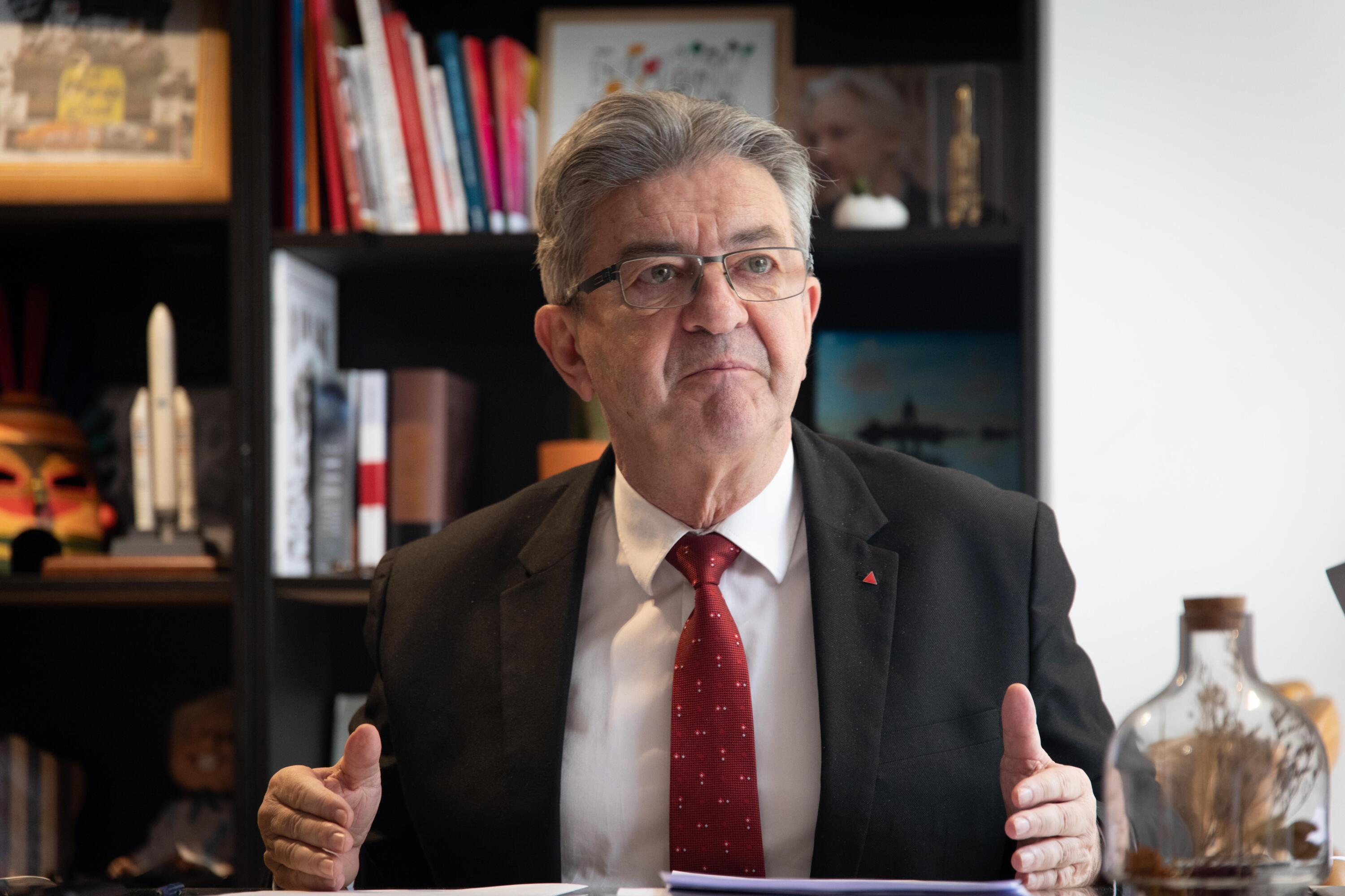 Présidentielle 2027 : Jean-Luc Mélenchon en position de se qualifier pour le second tour, selon un sondage