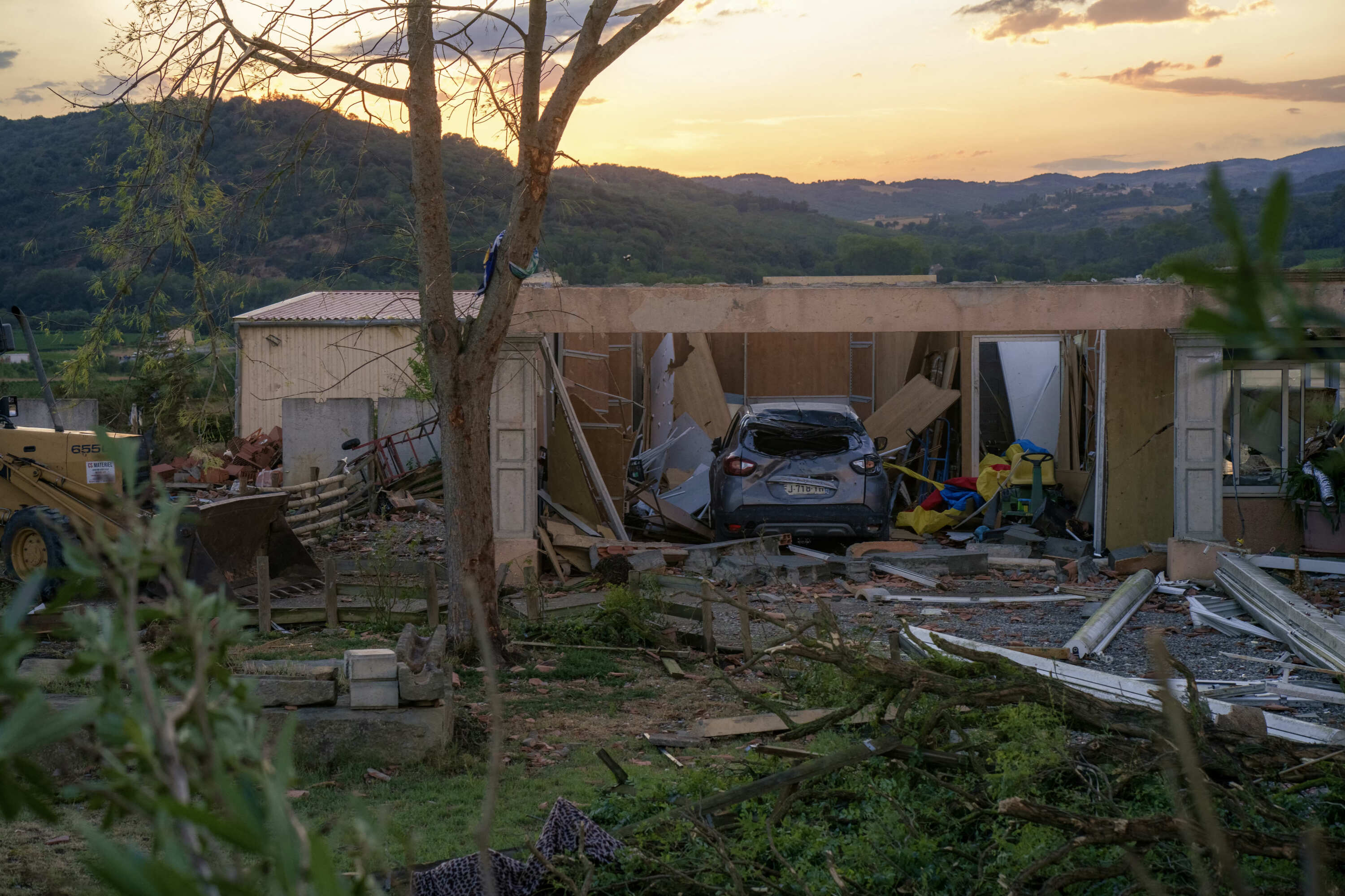 Au moins 41 blessés, 300 habitations touchées : ce que l’on sait de l’impressionnante tornade qui a ravagé le village de Pomas dans l’Aude