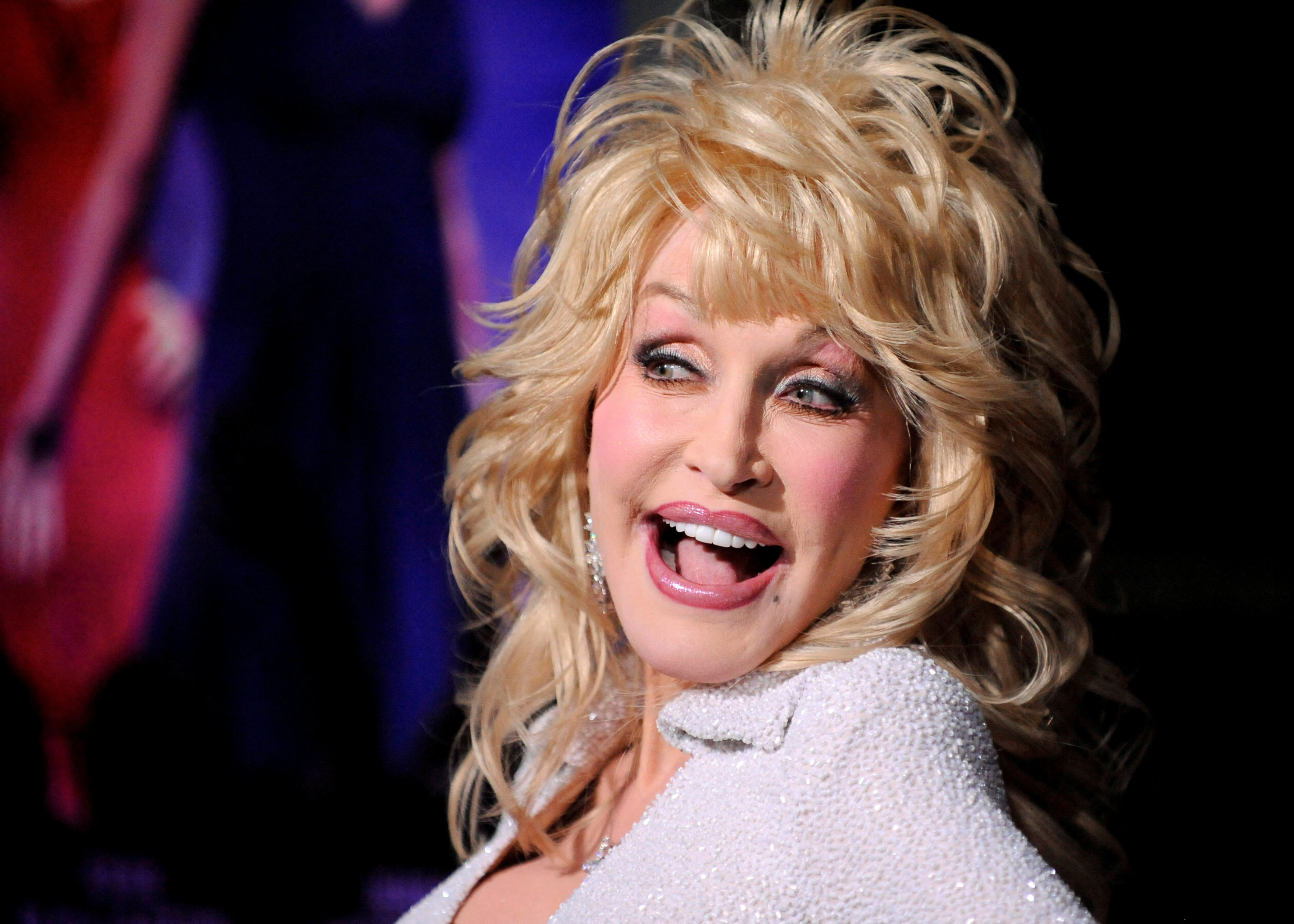 Mort de Dolly Parton : Donald Trump fait mettre les drapeaux en berne, émotion unanime dans une Amérique divisée