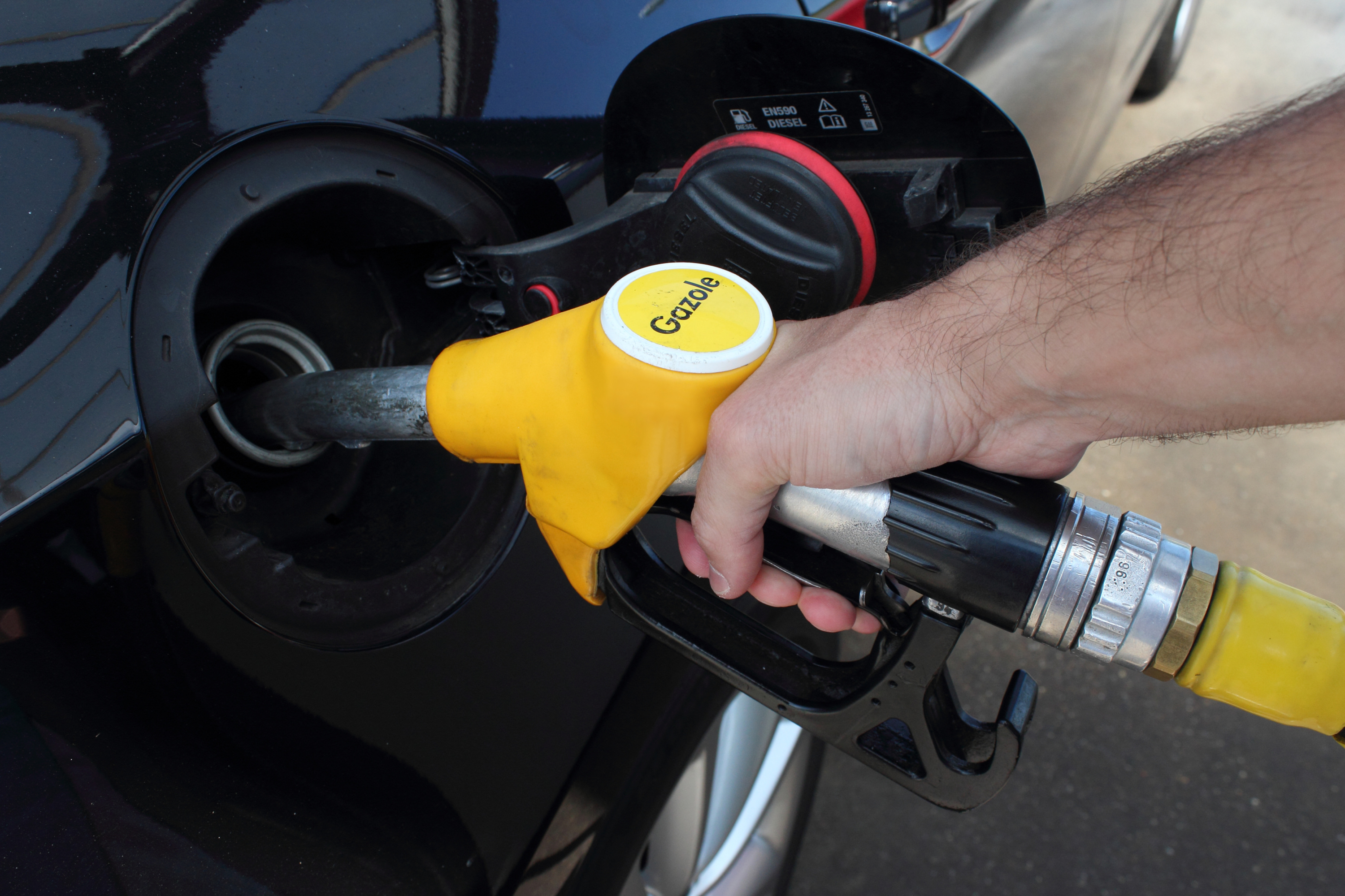 Carburants : le gouvernement veut «poursuivre» les aides sectorielles et le chèque énergie, annonce Maud Bregeon