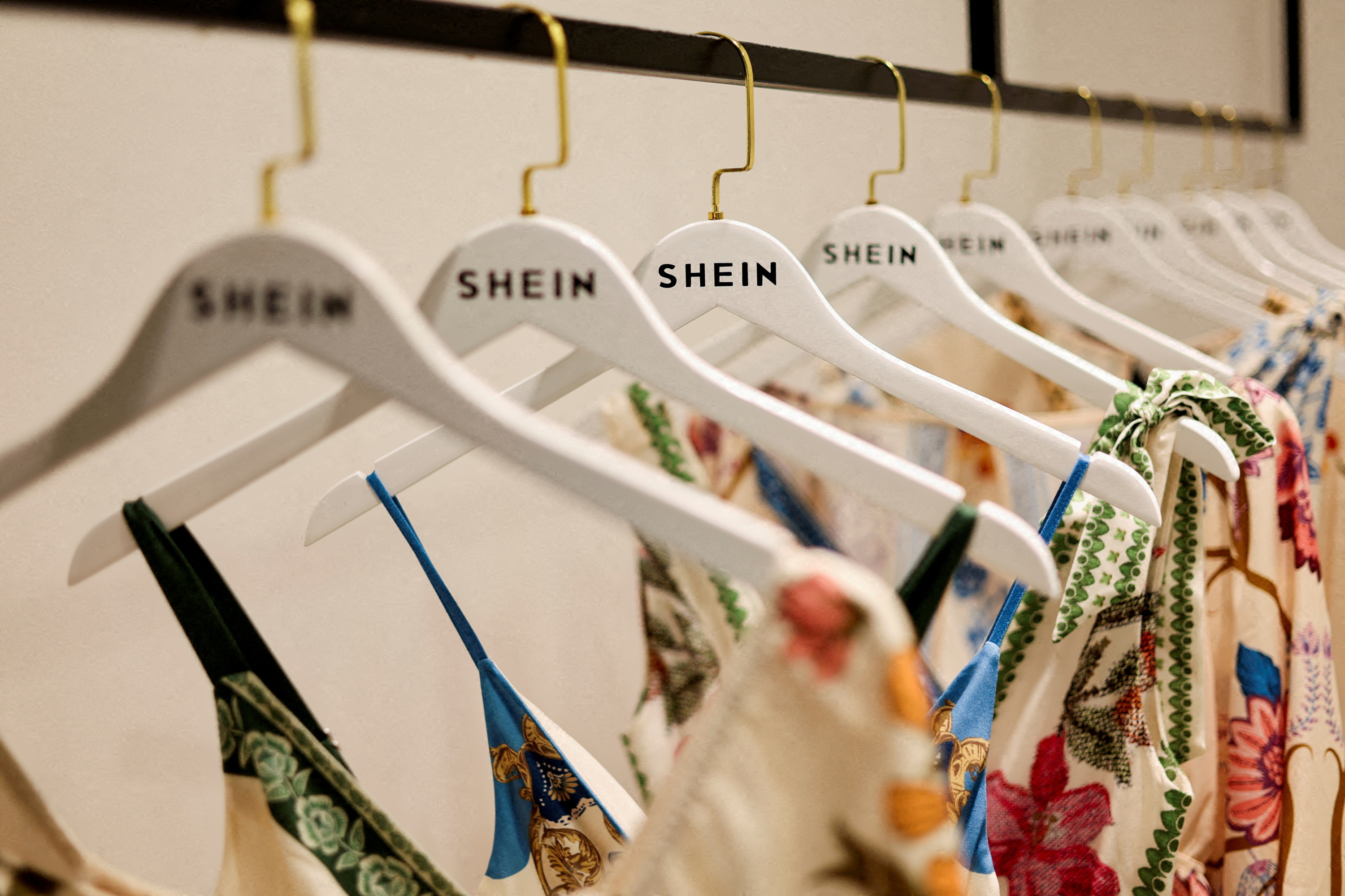 Ultra fast-fashion : la Chine menace la France de contre-mesures si elle n’abroge pas son malus