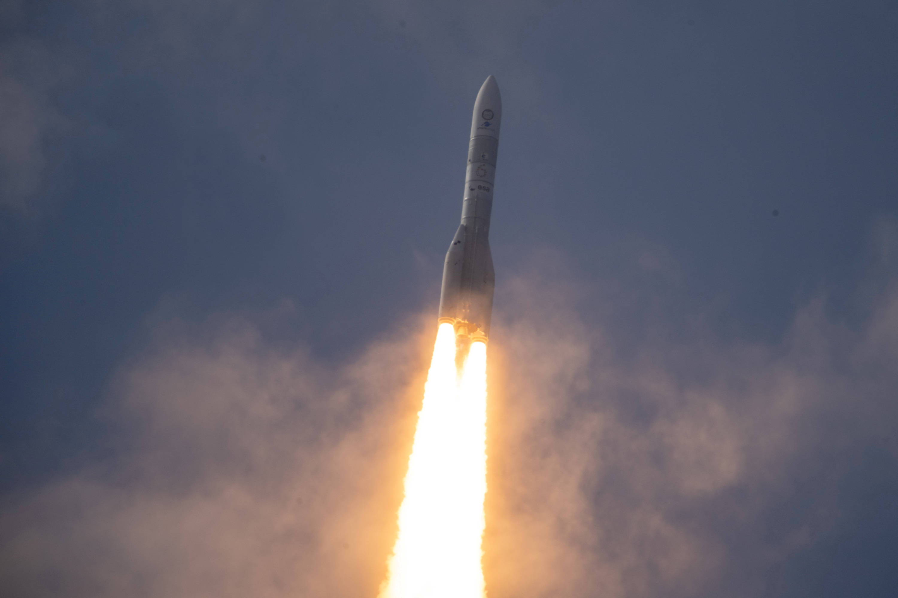 Blue Origin et Space X renoncent à leur venue au Sommet spatial à Paris, selon le ministère français de l'Espace
