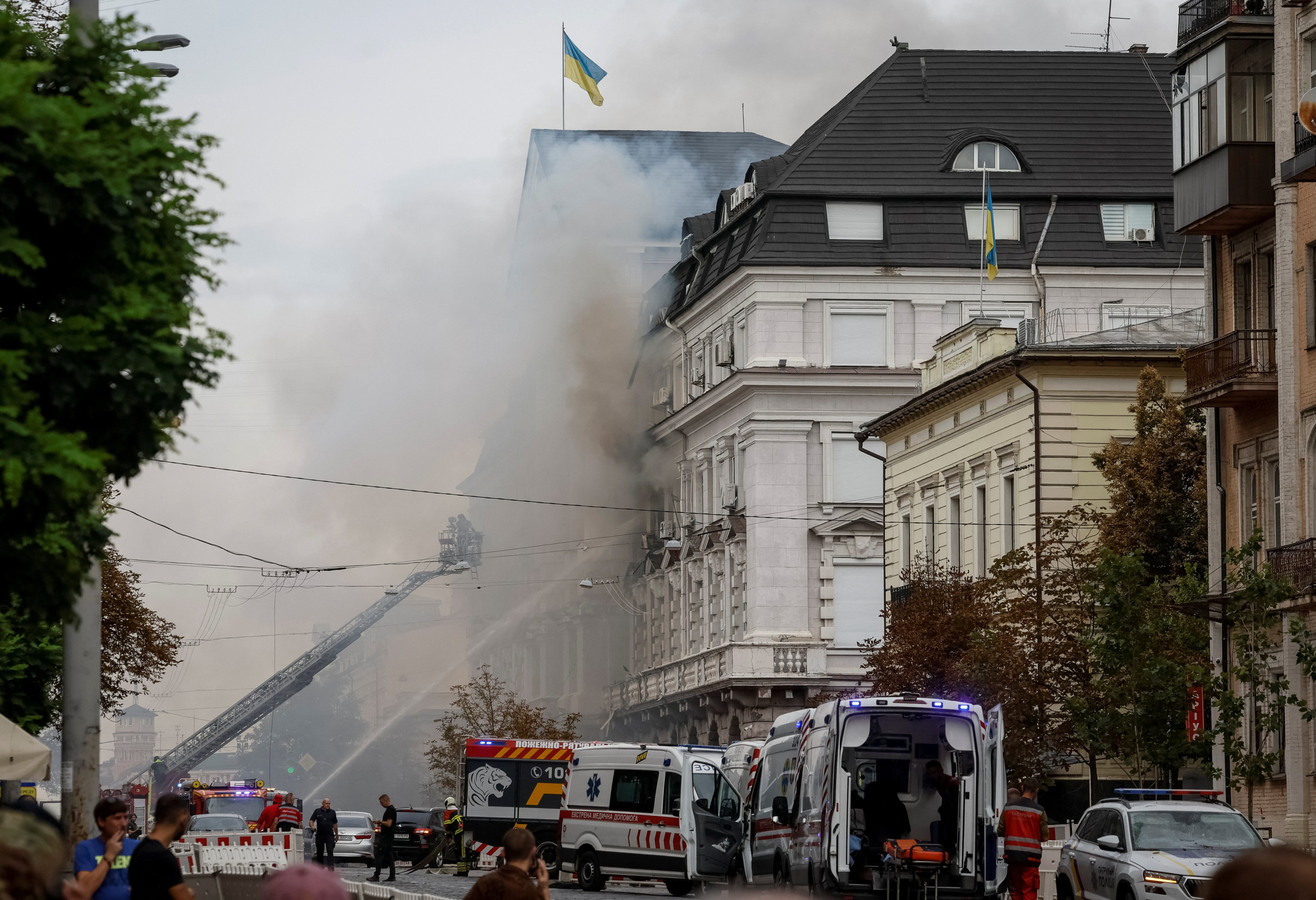 Guerre en Ukraine : le siège des services de sécurité touché par une frappe russe en plein centre de Kiev