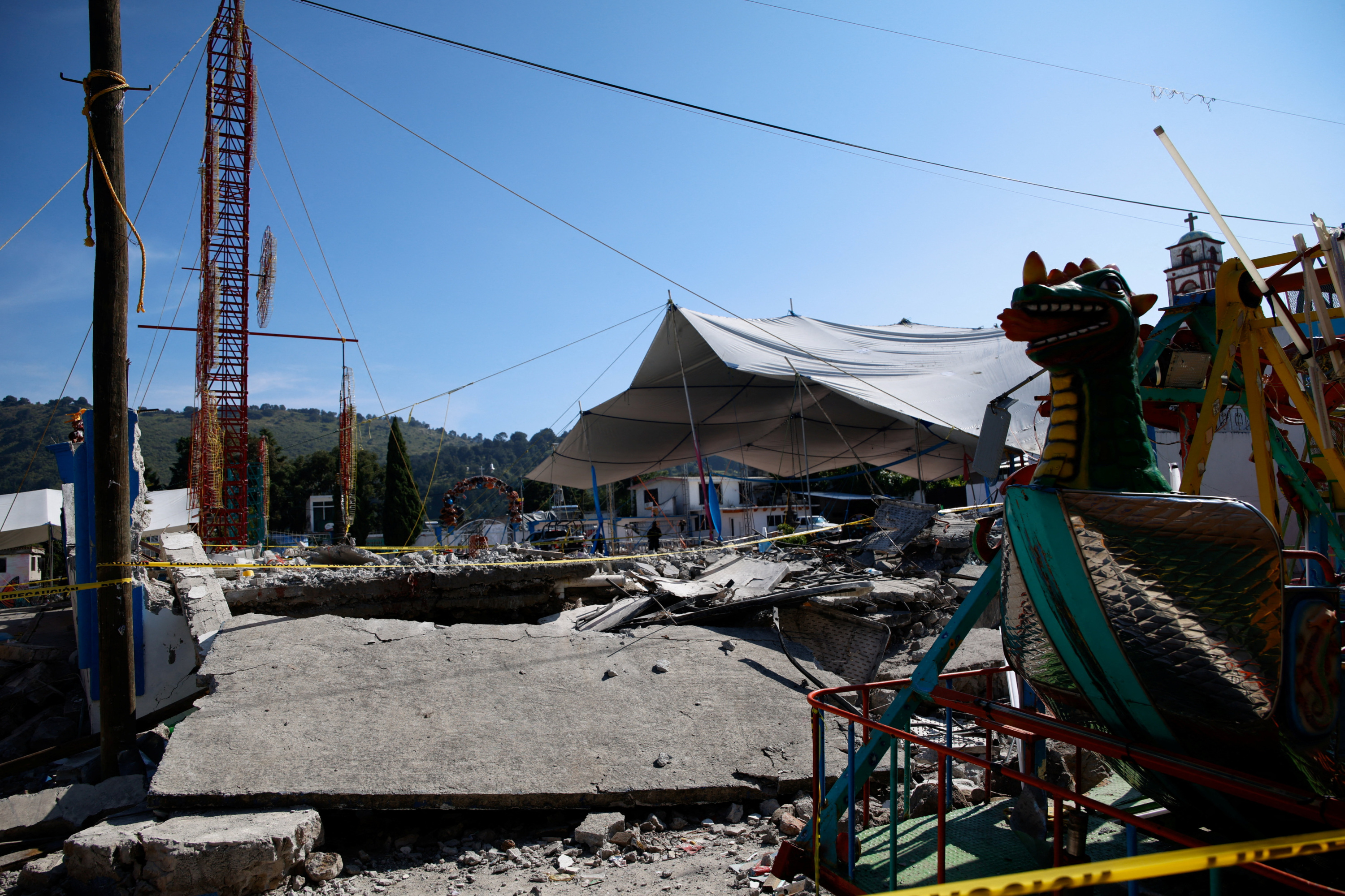 Mexique: dix morts et des dizaines de blessés après l'explosion d'un entrepôt de feux d'artifice 썸네일