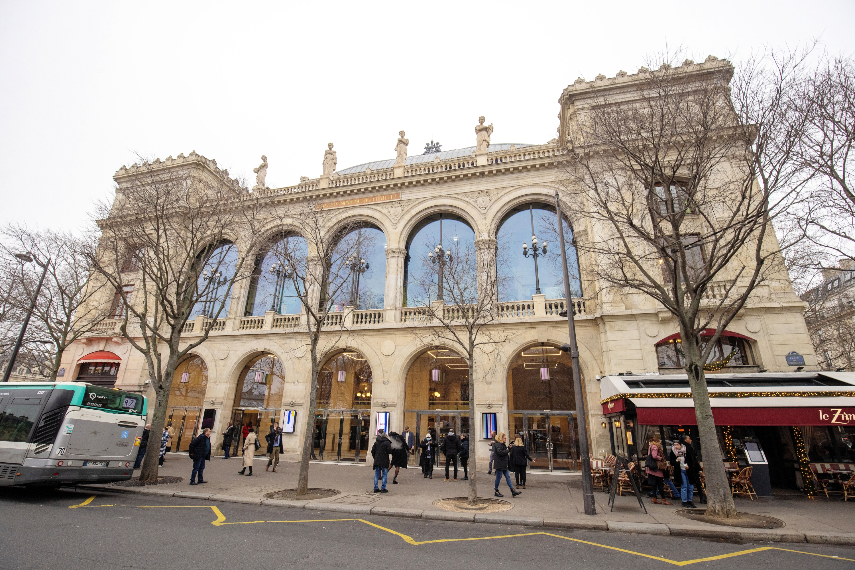 Paris : deux hommes interpellés peu après le vol, sous la menace de couteaux, d’une montre de luxe estimée à 395.000 euros