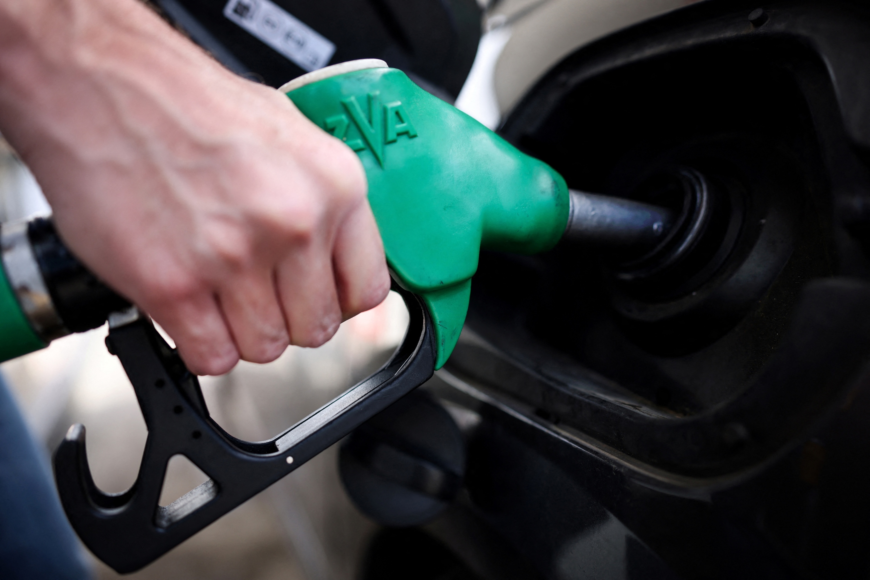 2,11 euros le litre en moyenne : le prix de l’essence à un plus haut historique en France