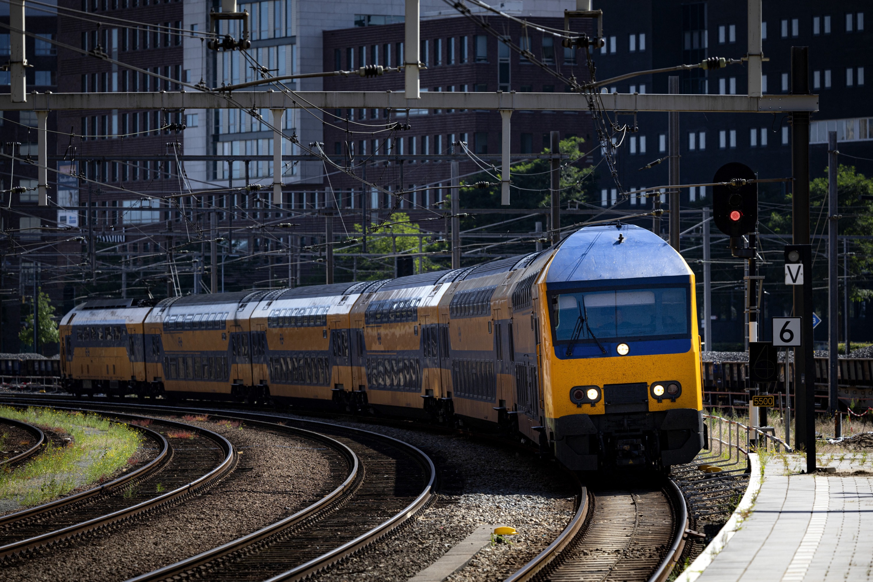 «Des objets ont été placés de façon délibérée» : aux Pays-Bas, le sabotage présumé de rails paralyse la circulation des trains