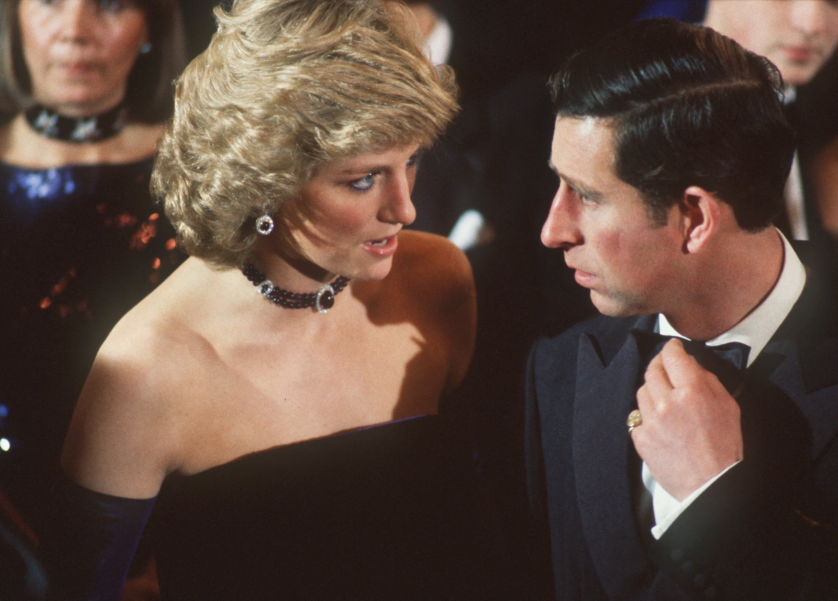 « Nous l’oublierons bien assez tôt » : ces mots terribles qu’aurait prononcés le prince Charles à la mort de Diana, et qui forcent Buckingham à réagir