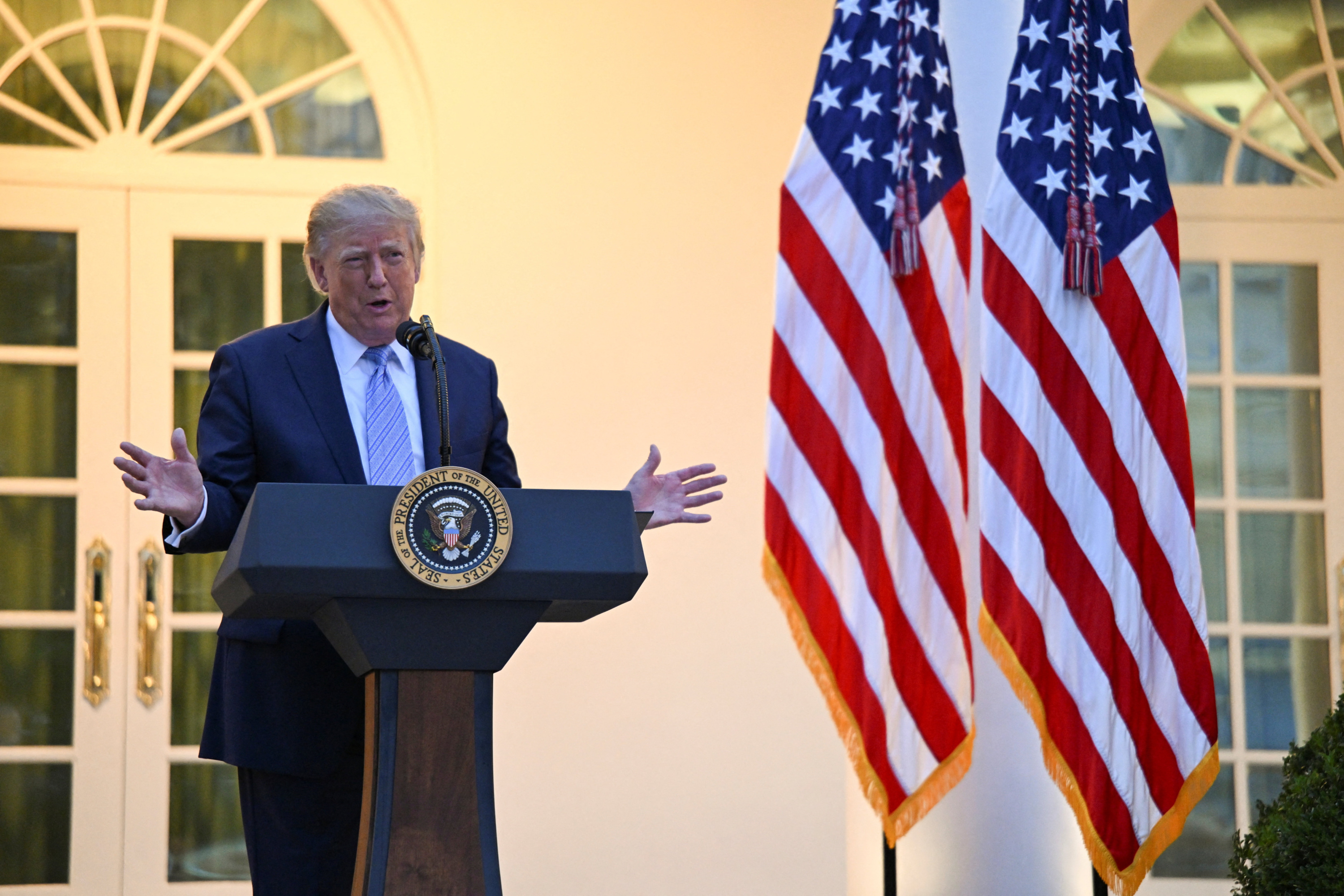 Trump interdit l'accès de la Maison-Blanche à CNN, MSNOW et Politico