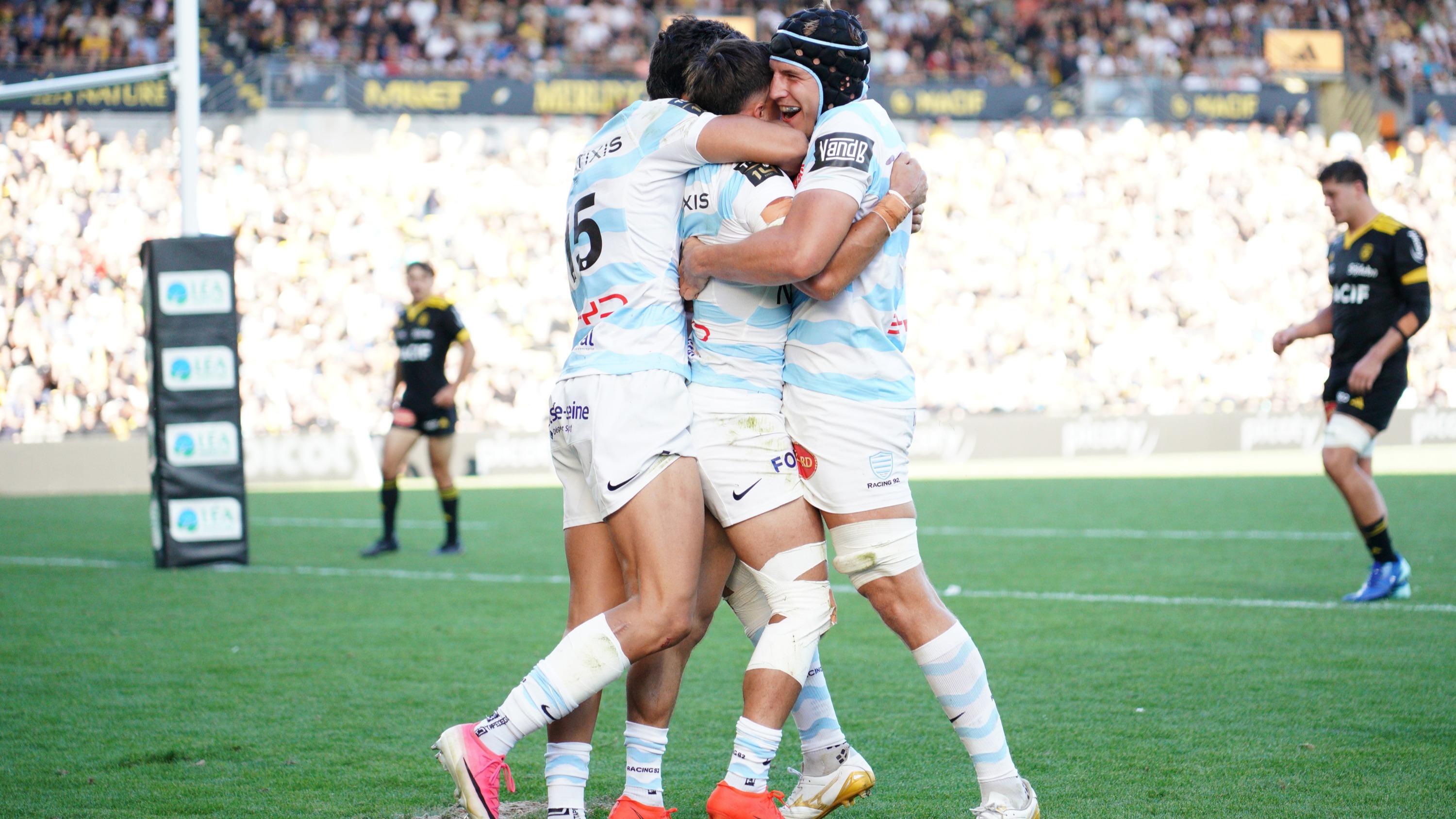 Top 14 : le Racing 92 renverse La Rochelle et signe sa première victoire, Lyon prend la tête