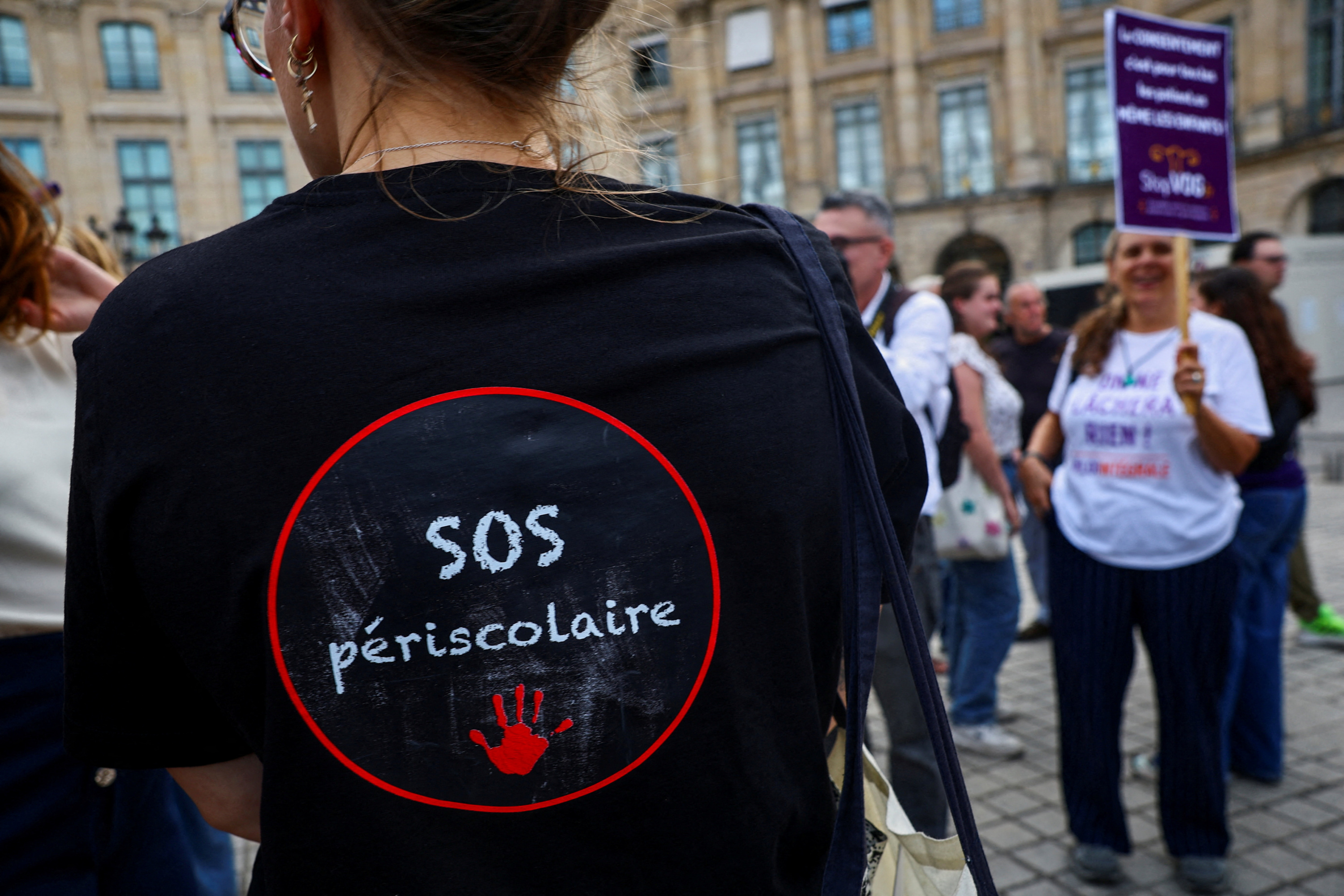 Paris : un enfant de 3 ans quitte seul son école maternelle, trois agents du périscolaire suspendus