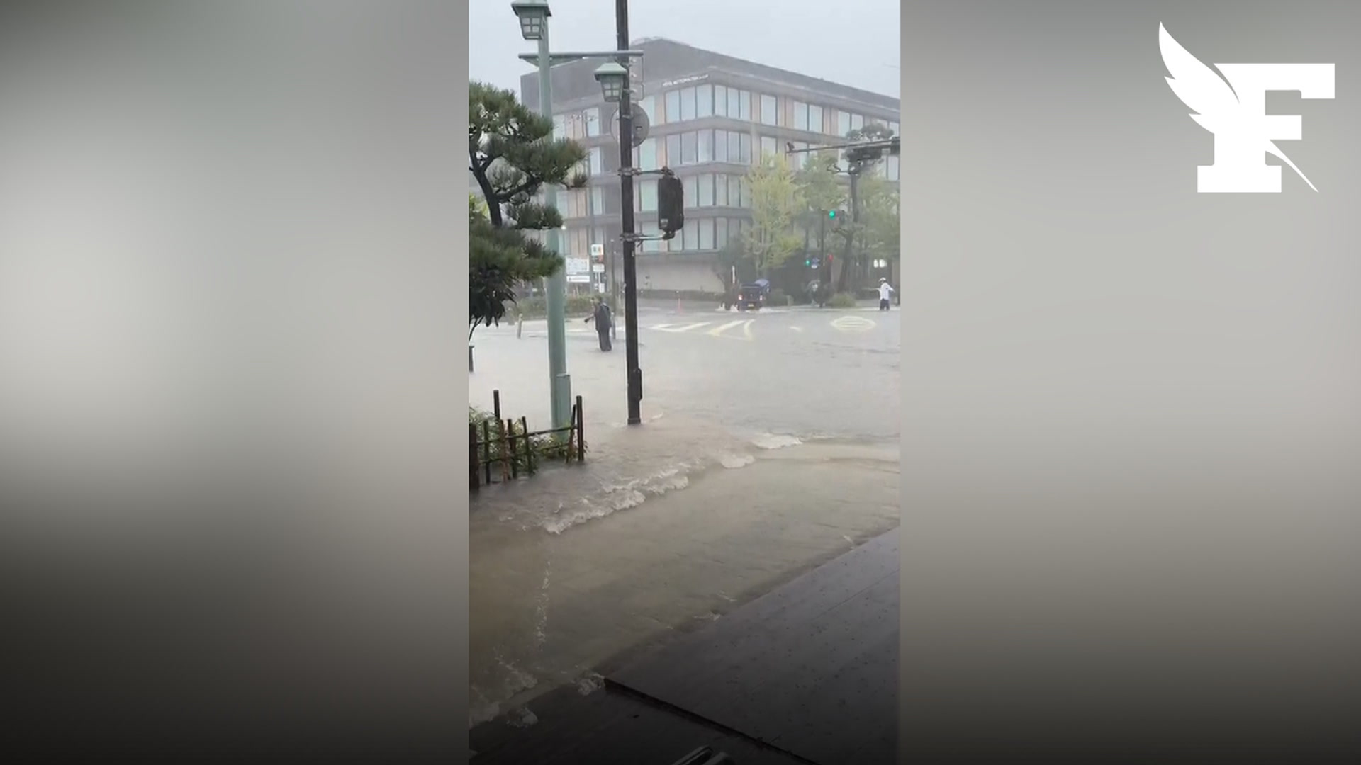 Quatre morts, 46.000 foyers privés d’électricité, glissements de terrain… Le Japon en proie à des inondations après le passage du typhon Dujuan