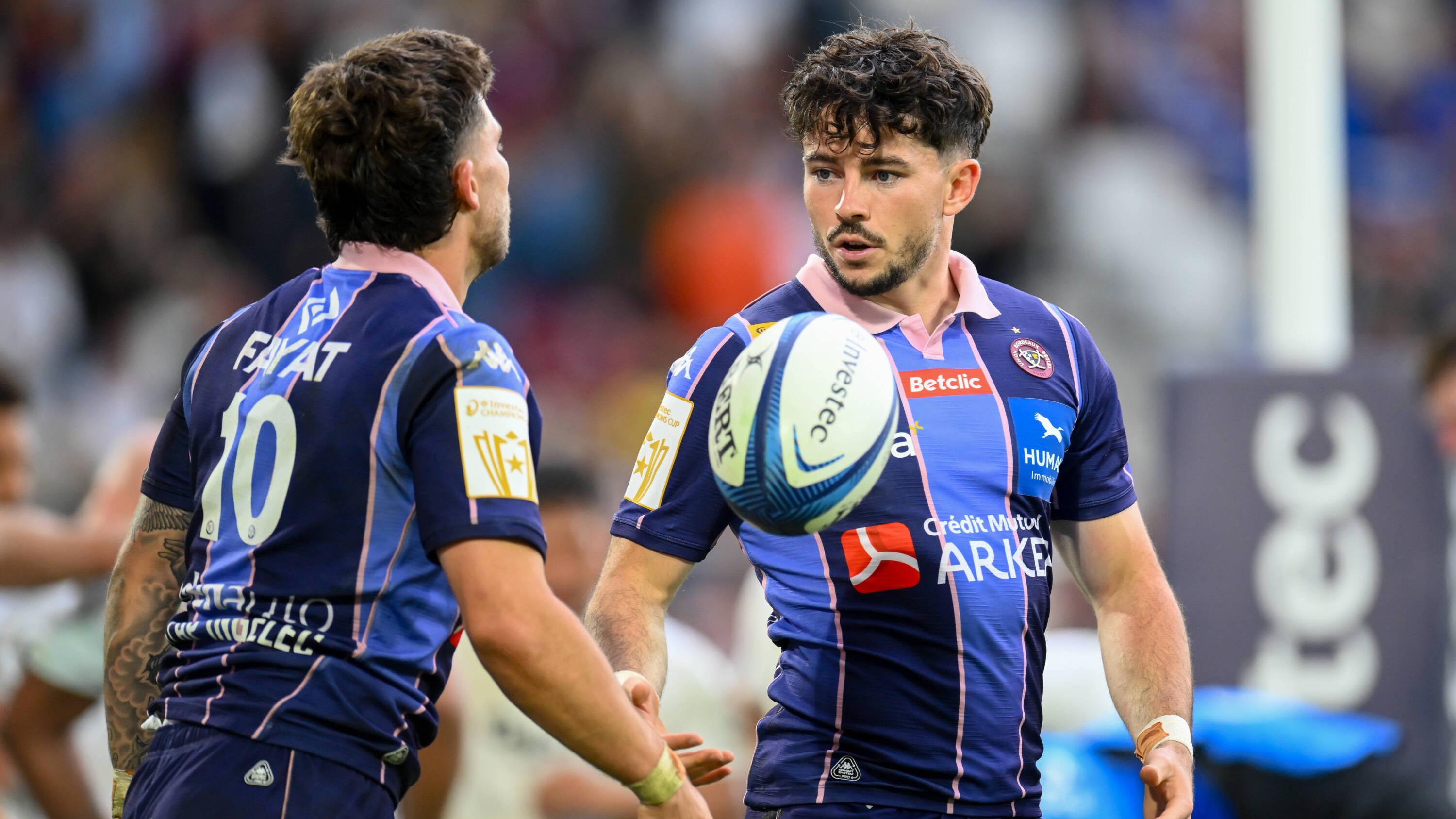 Top 14 : «Il a tout pour être un grand numéro 10», Hugo Reus prêt à enfiler la tunique de doublure à Jalibert