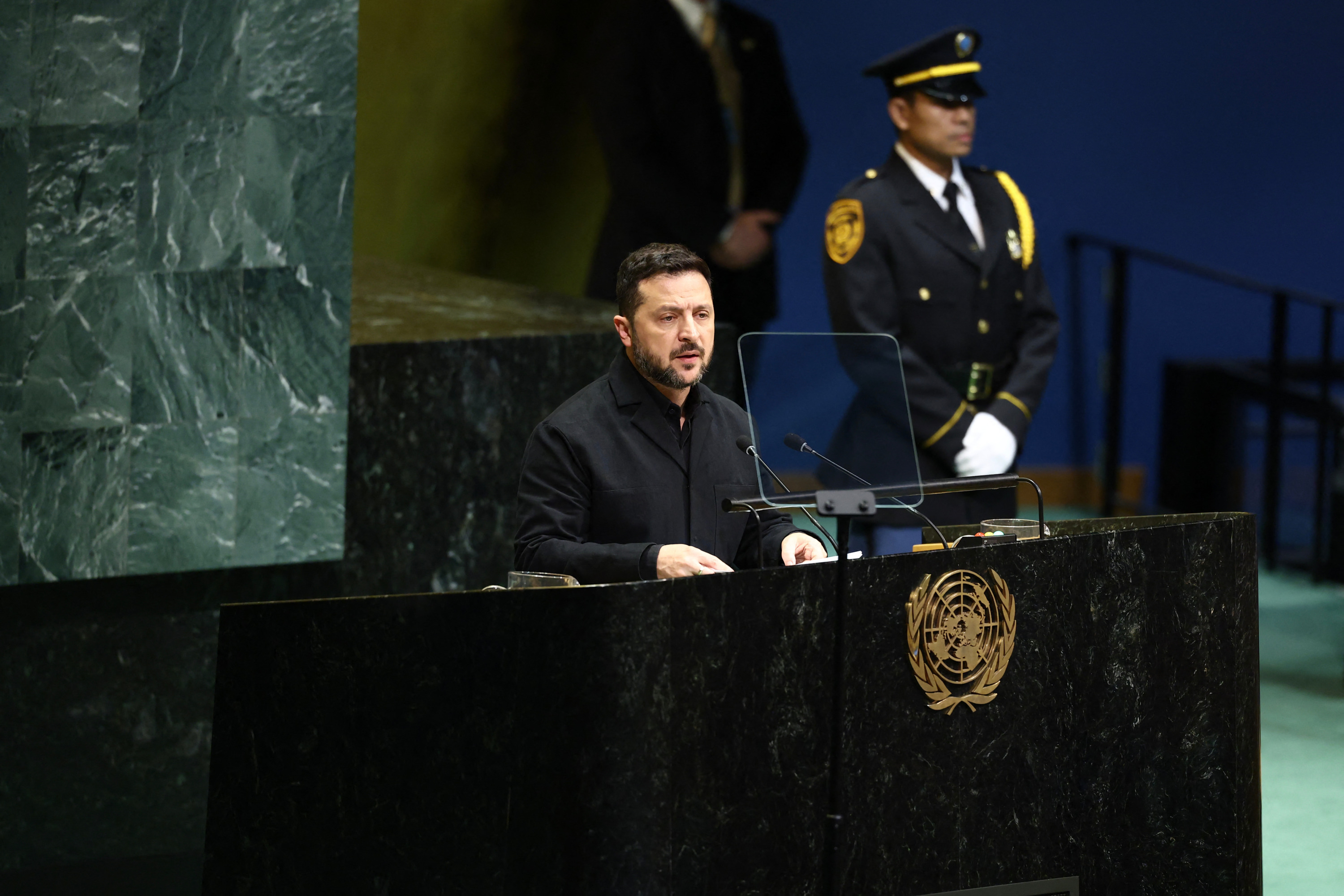 Zelensky dénonce «la folie» de Poutine qui entraîne le monde dans sa guerre à la tribune de l’ONU