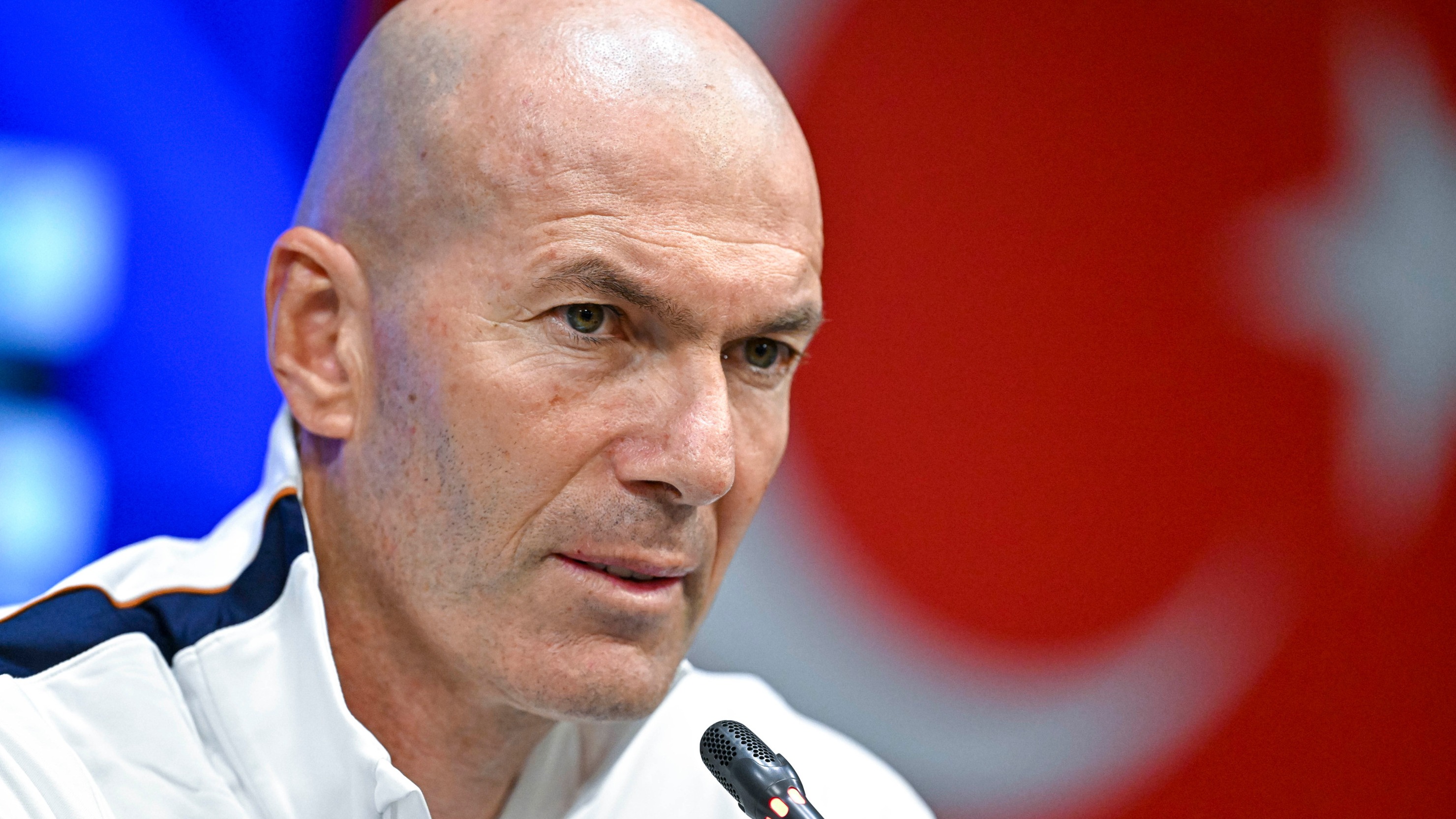 «Je ressens une immense émotion» : Zinédine Zidane impatient de reprendre sa vie en Bleu