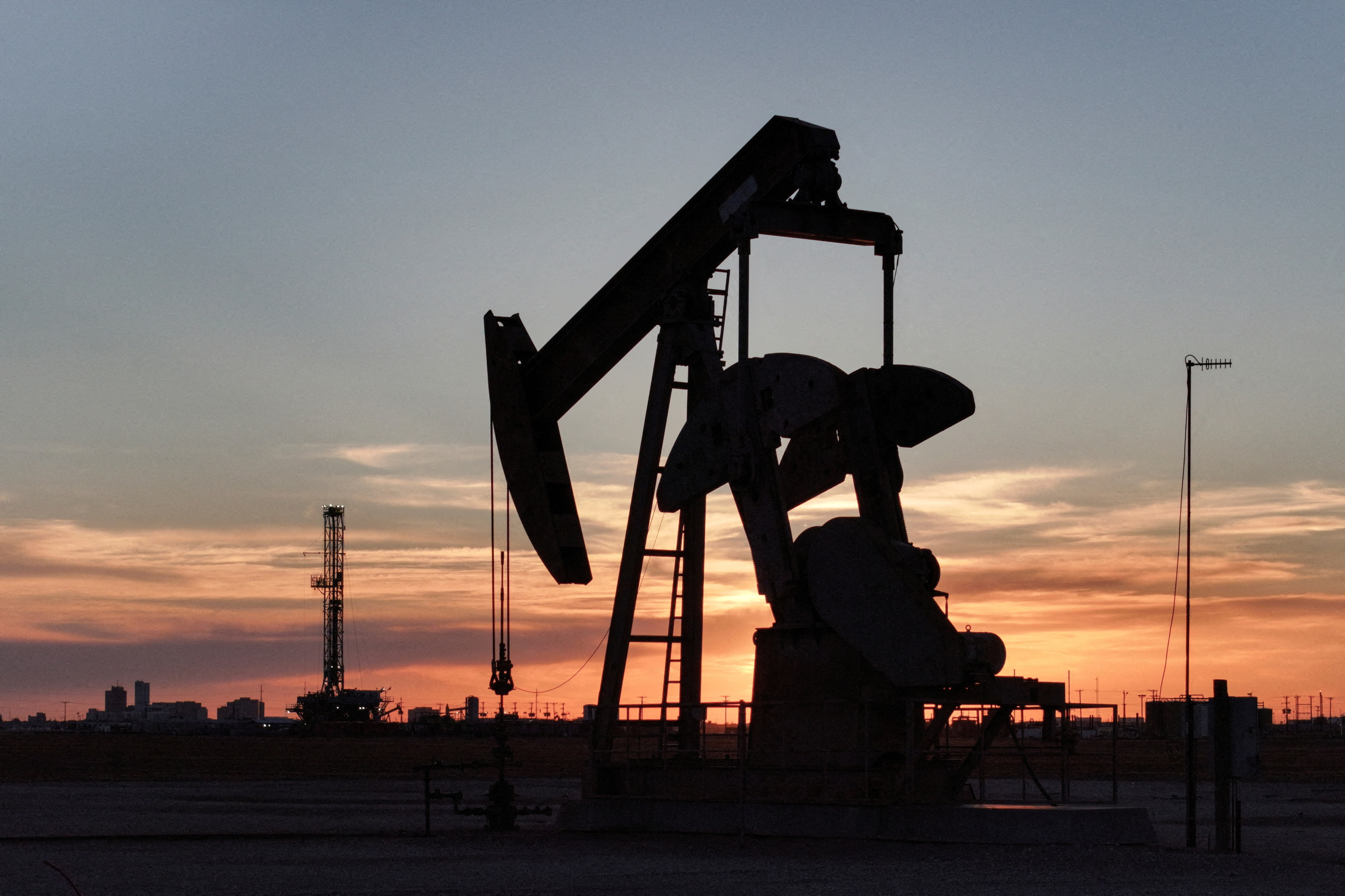Tensions au Moyen-Orient : le baril de Brent grimpe de 3% à 106 dollars