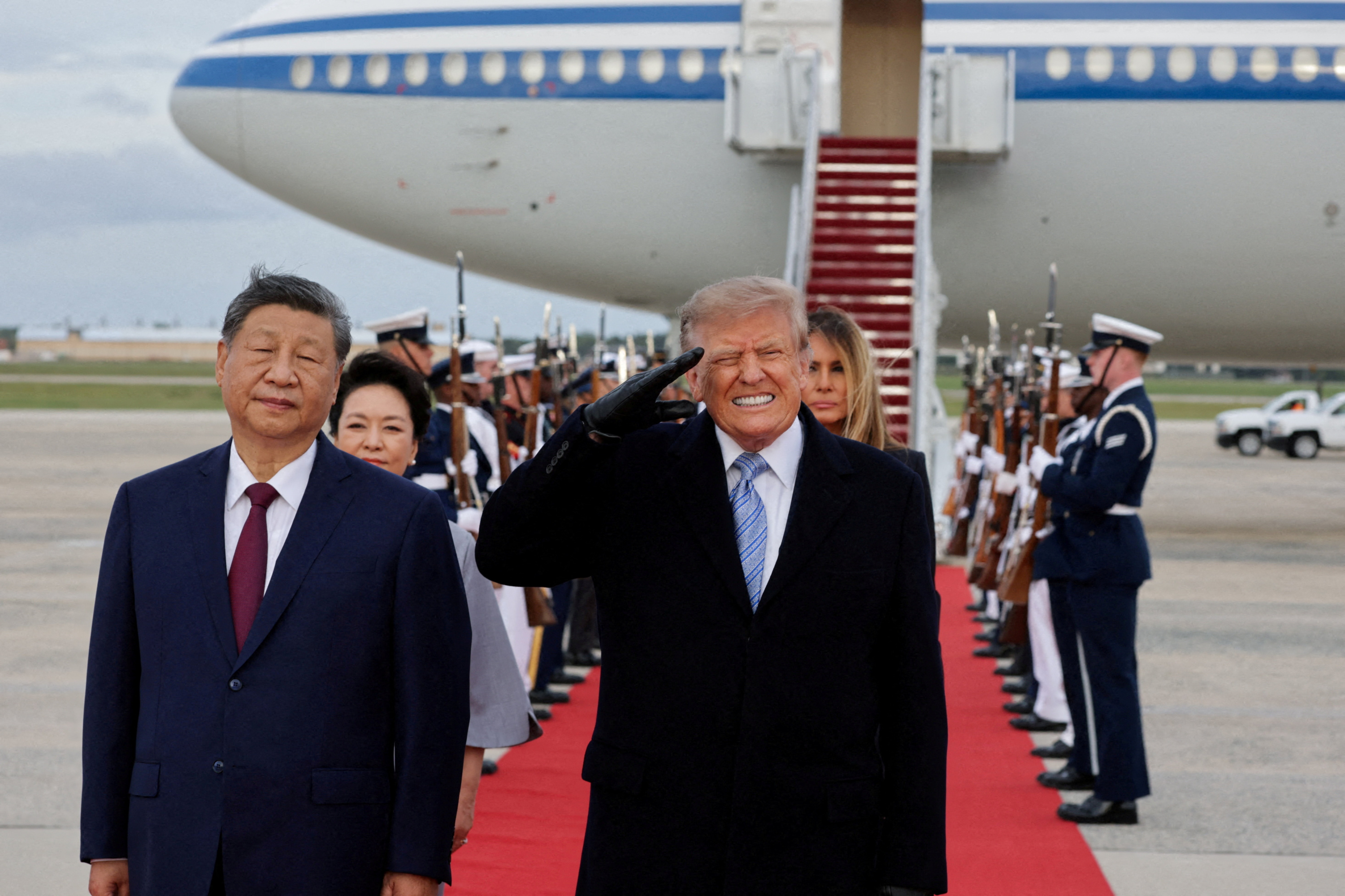 Sommet États-Unis/Chine : Donald Trump agacé par un bruit assourdissant en pleine cérémonie d’accueil de Xi Jinping