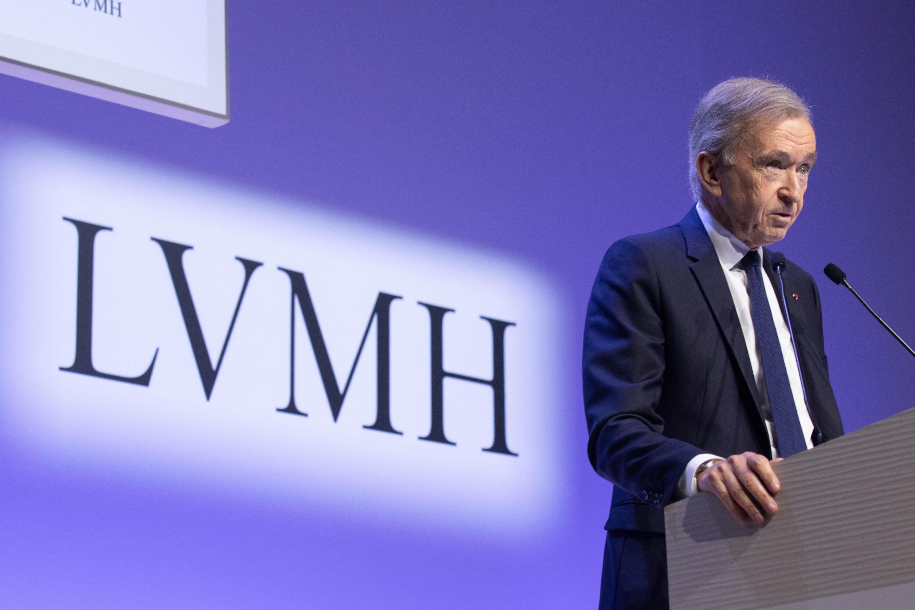 Réorganisation de LVMH : la holding Christian Dior bondit de plus de 17% à la Bourse de Paris