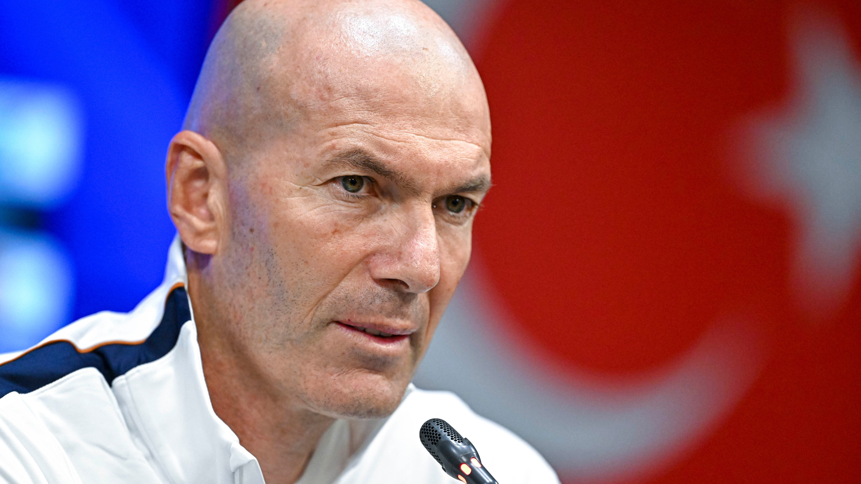 «Je ressens une immense émotion» : Zinédine Zidane impatient de reprendre sa vie en Bleu