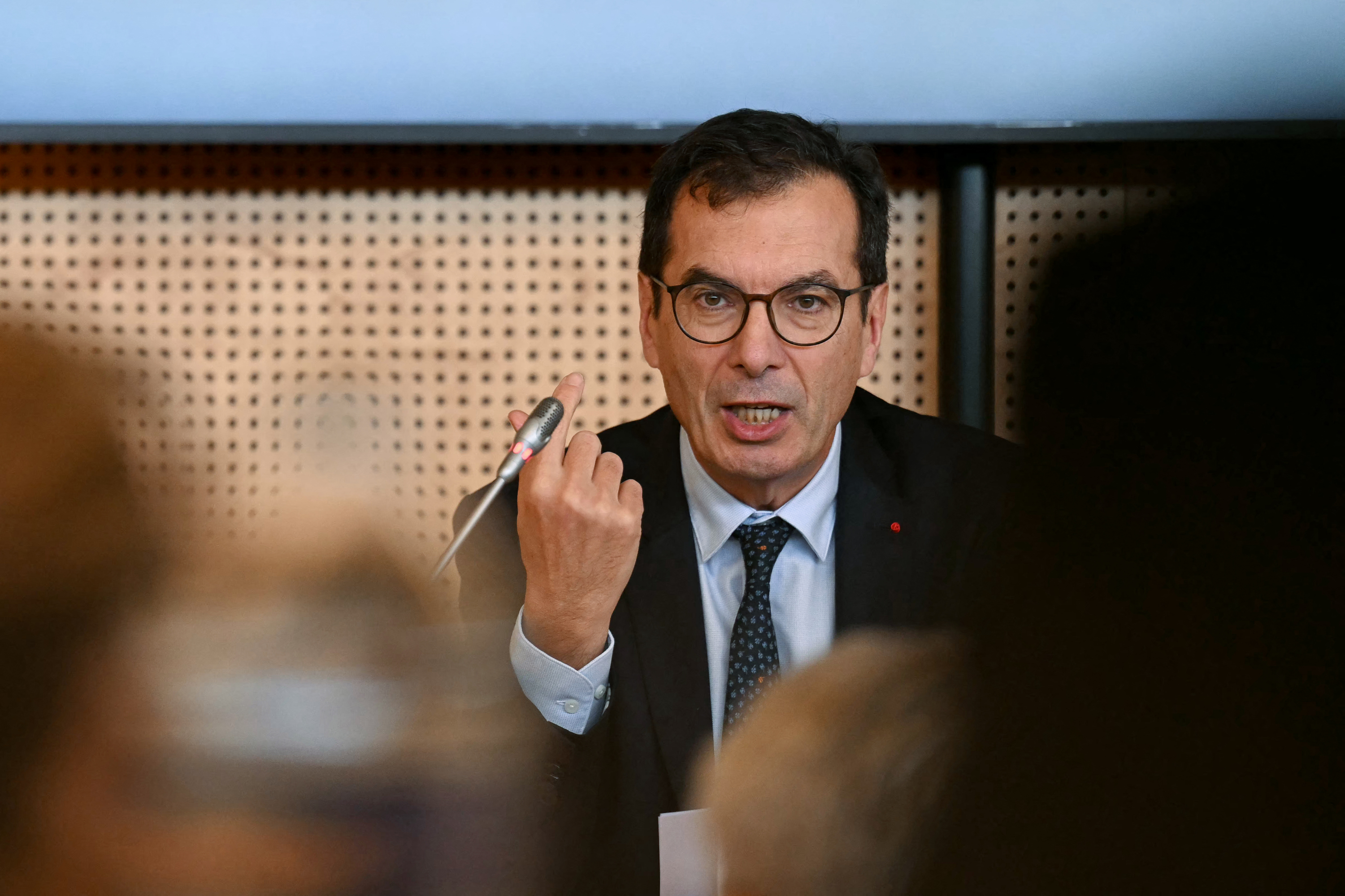 Le gouvernement veut «diviser quasiment par deux» le déficit de la Sécu en 2027, déclare Farandou