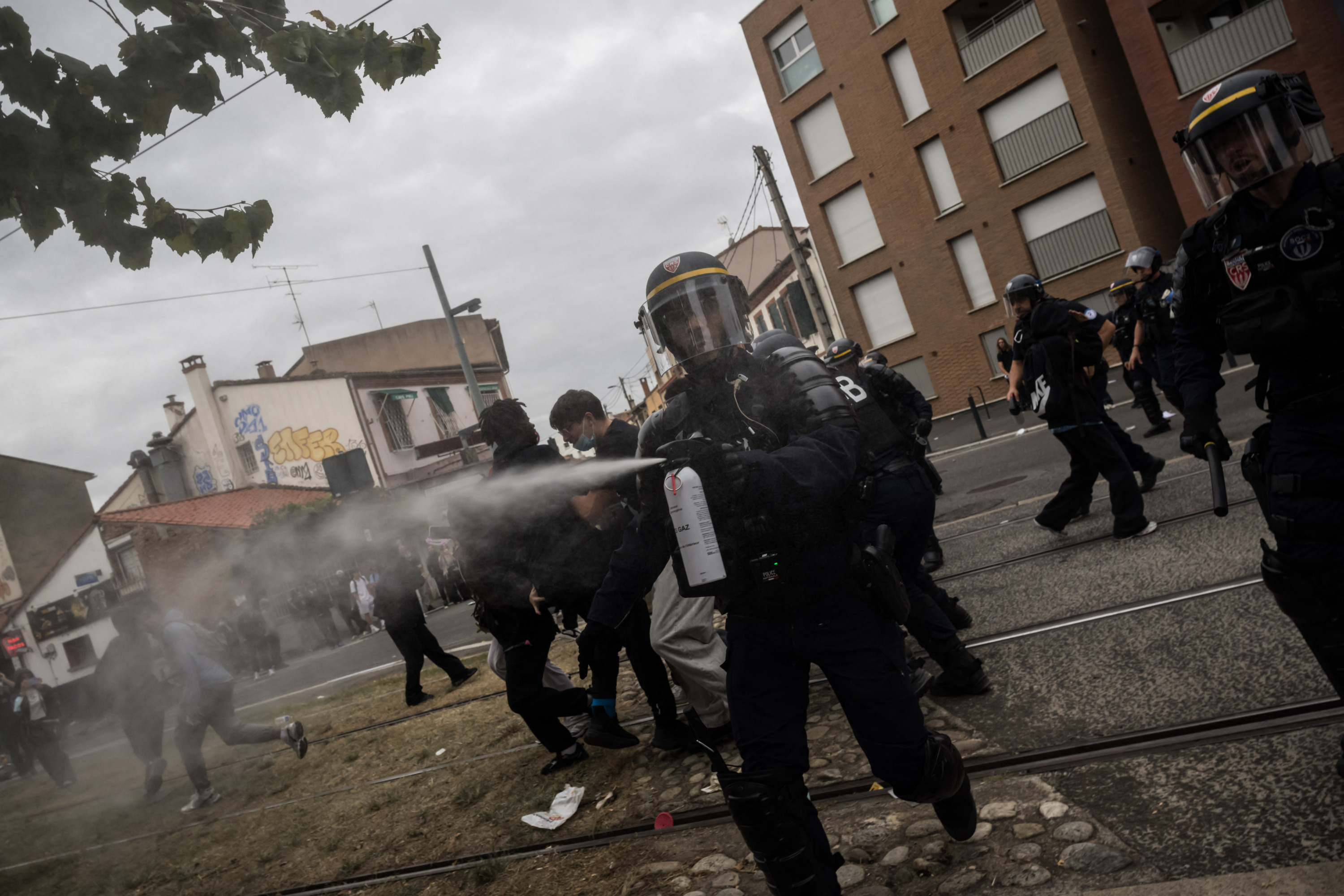 Jeune blessé lors du blocus des lycées : le Défenseur des droits se saisit, une enquête ouverte