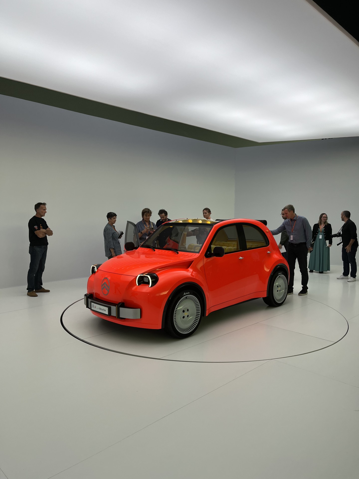 Découvrez les premières images de la nouvelle Citroën 2 CV, réinventée en version 100% électrique