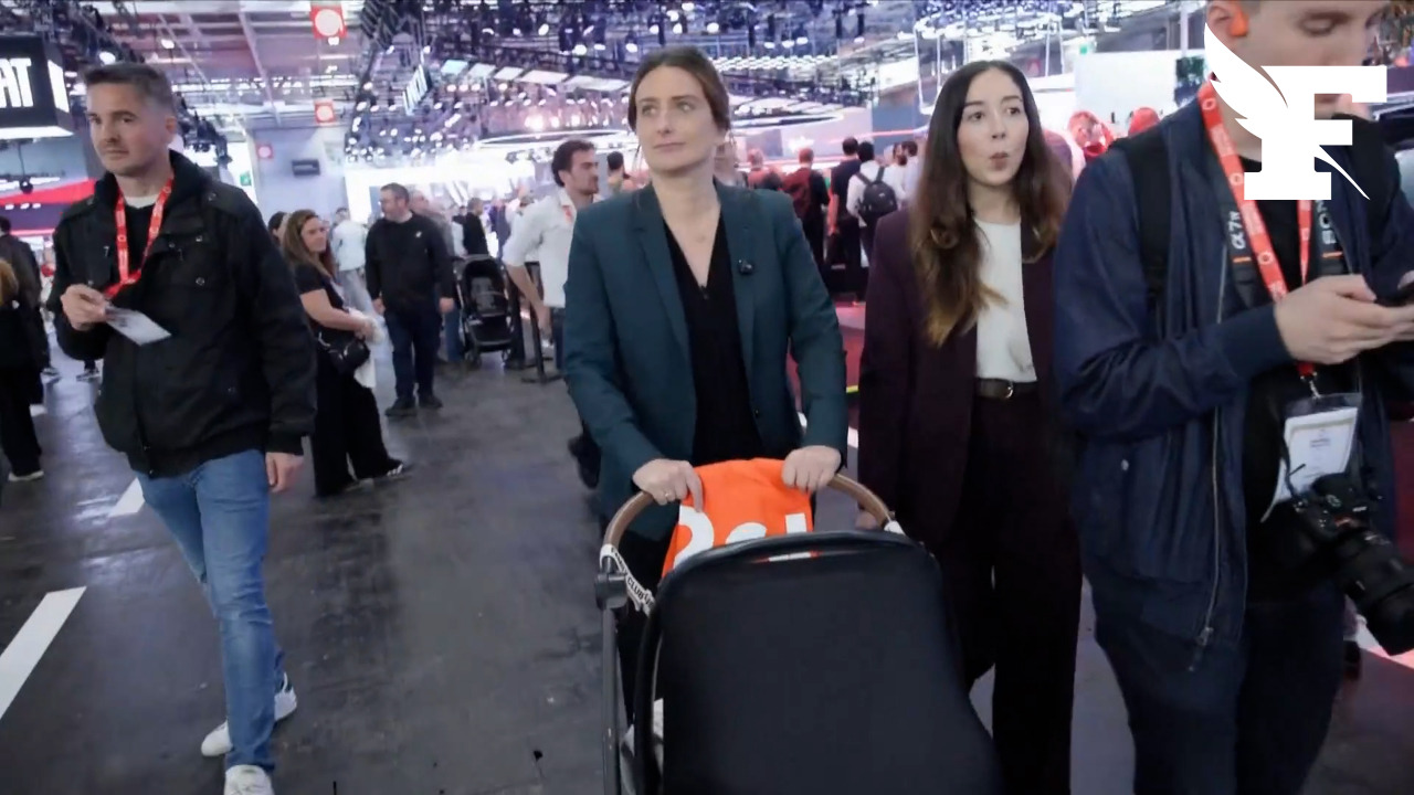 Présidentielle 2027 : poussette à la main, Marine Tondelier reprend sa campagne au Salon de l’automobile à Paris
