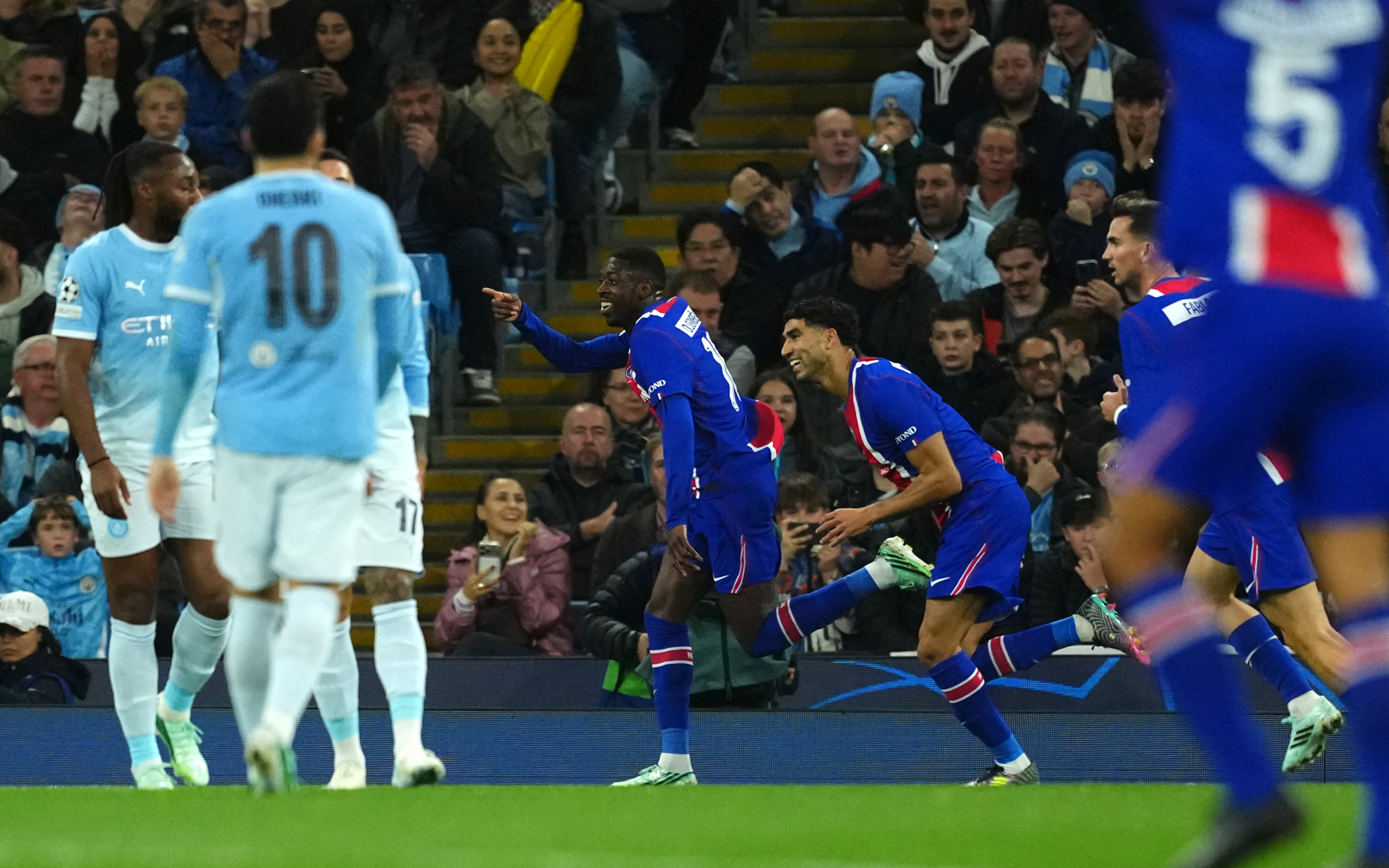 «Je vais peut-être demander d’autres vacances» : Ousmane Dembélé en roue libre après Manchester City-PSG
