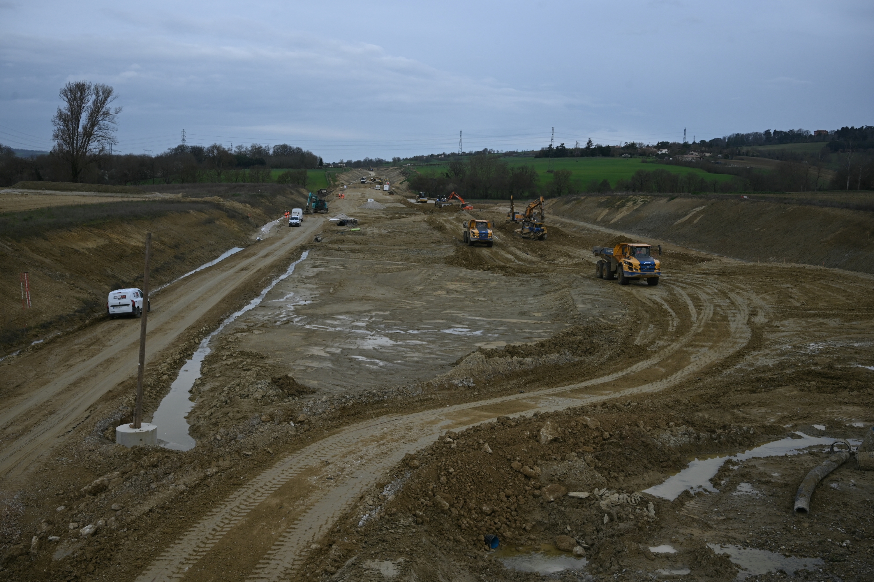 17 euros pour une centaine de kilomètres : le tarif annoncé du péage de la future autoroute A69 braque même ses partisans