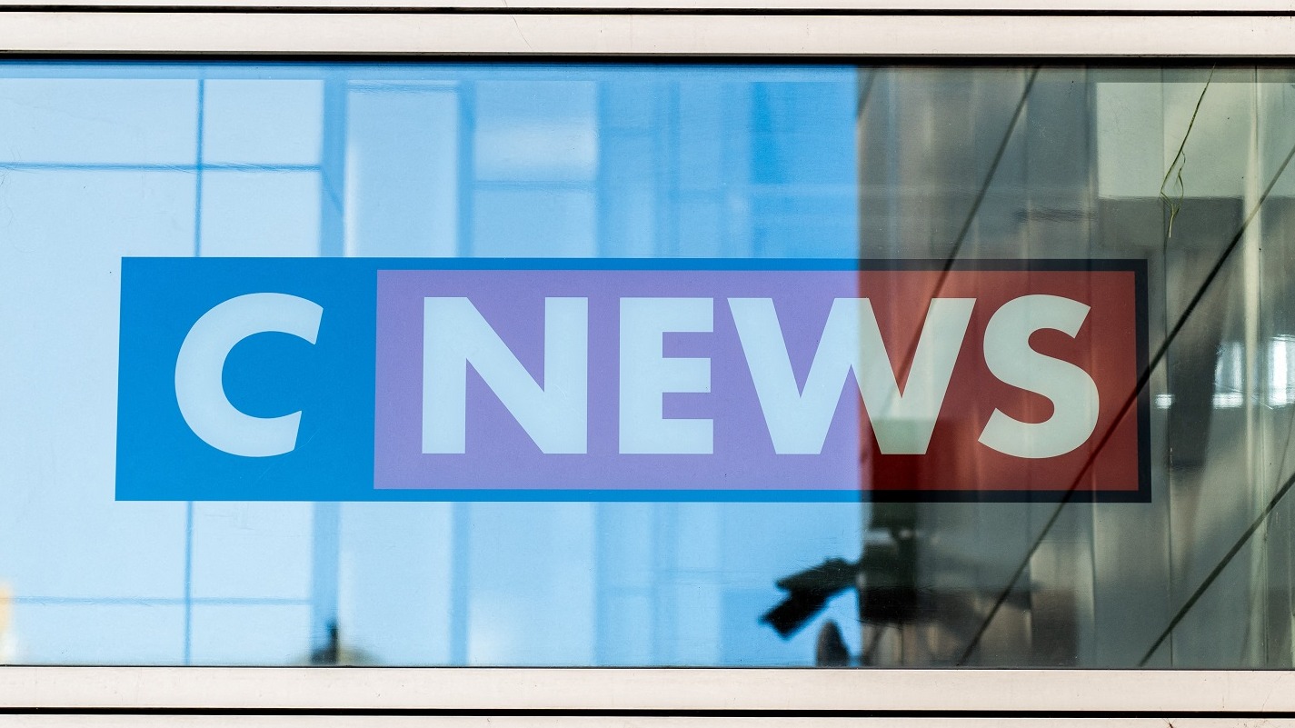 Agressions contre Europe 1 et CNews : Laurence Ferrari et les stars de l’antenne apportent leur «plein soutien»