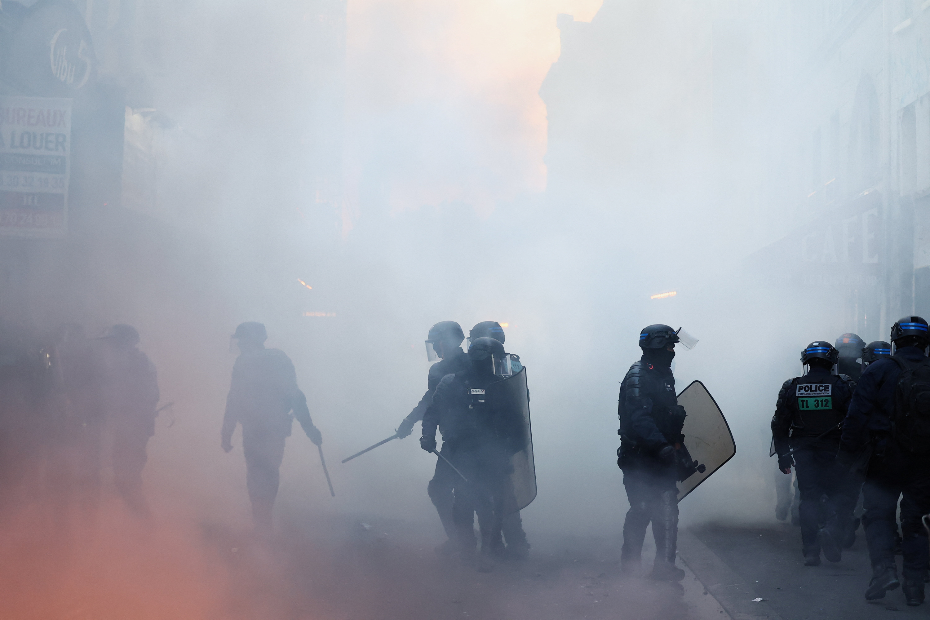 Main d’un mineur arrachée à Saint-Étienne : plaintes déposées contre l'auteur du tir et Laurent Nuñez
