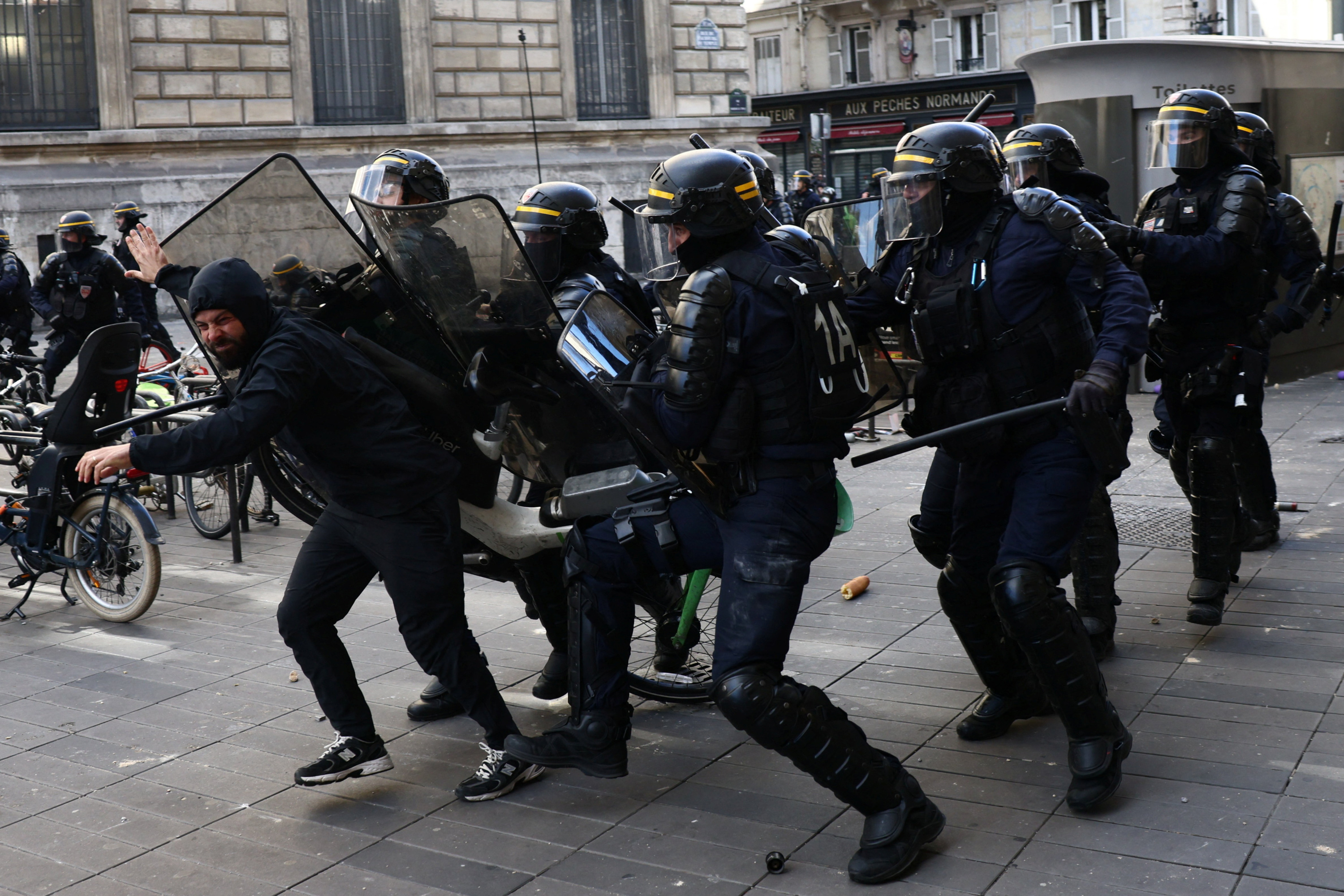 Six enquêtes ouvertes par l'IGPN après les violences urbaines du 17 et 18 octobre