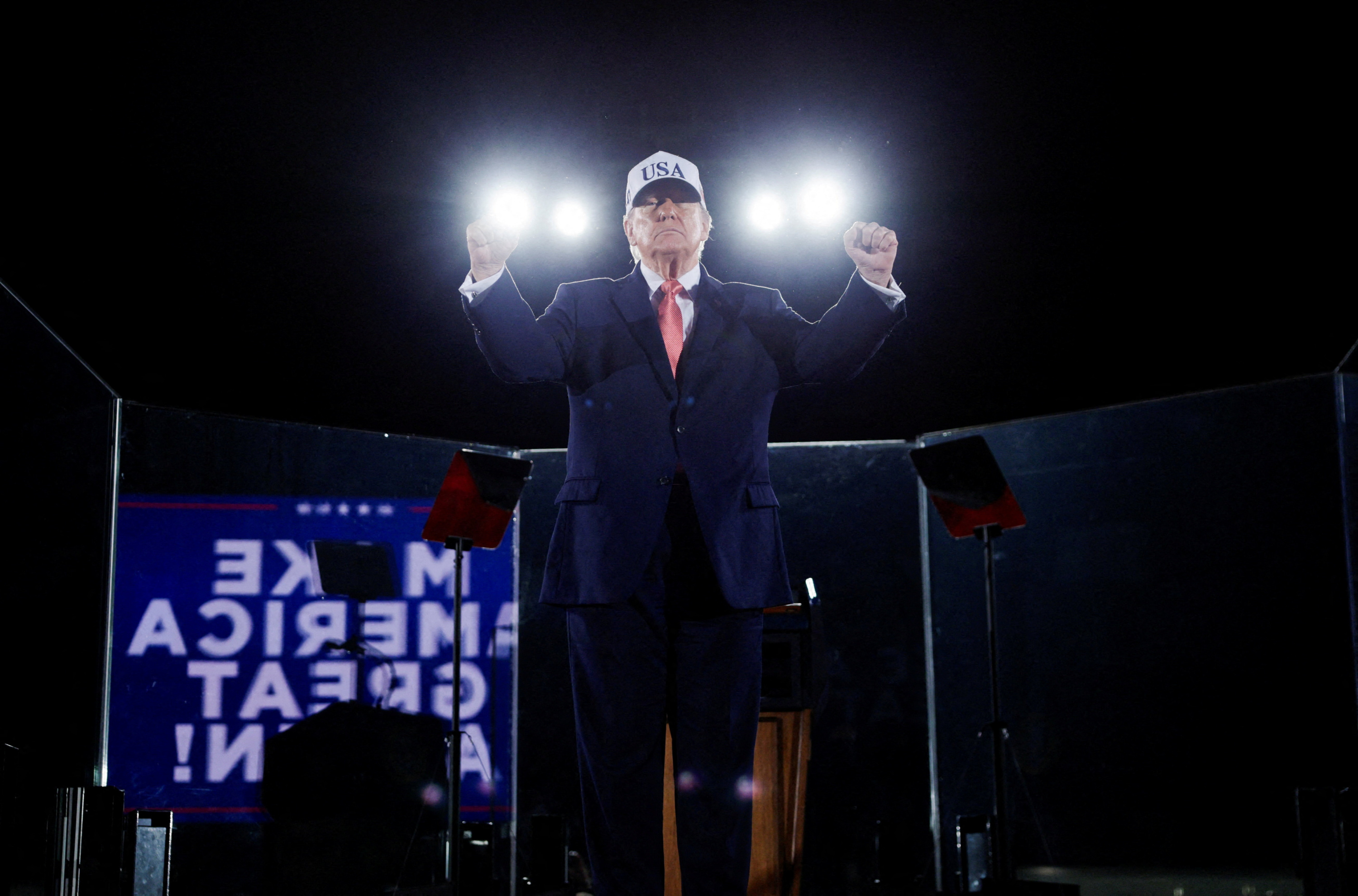 Trump encense Marine Le Pen, « voix conservatrice » et « mal traitée » par la justice