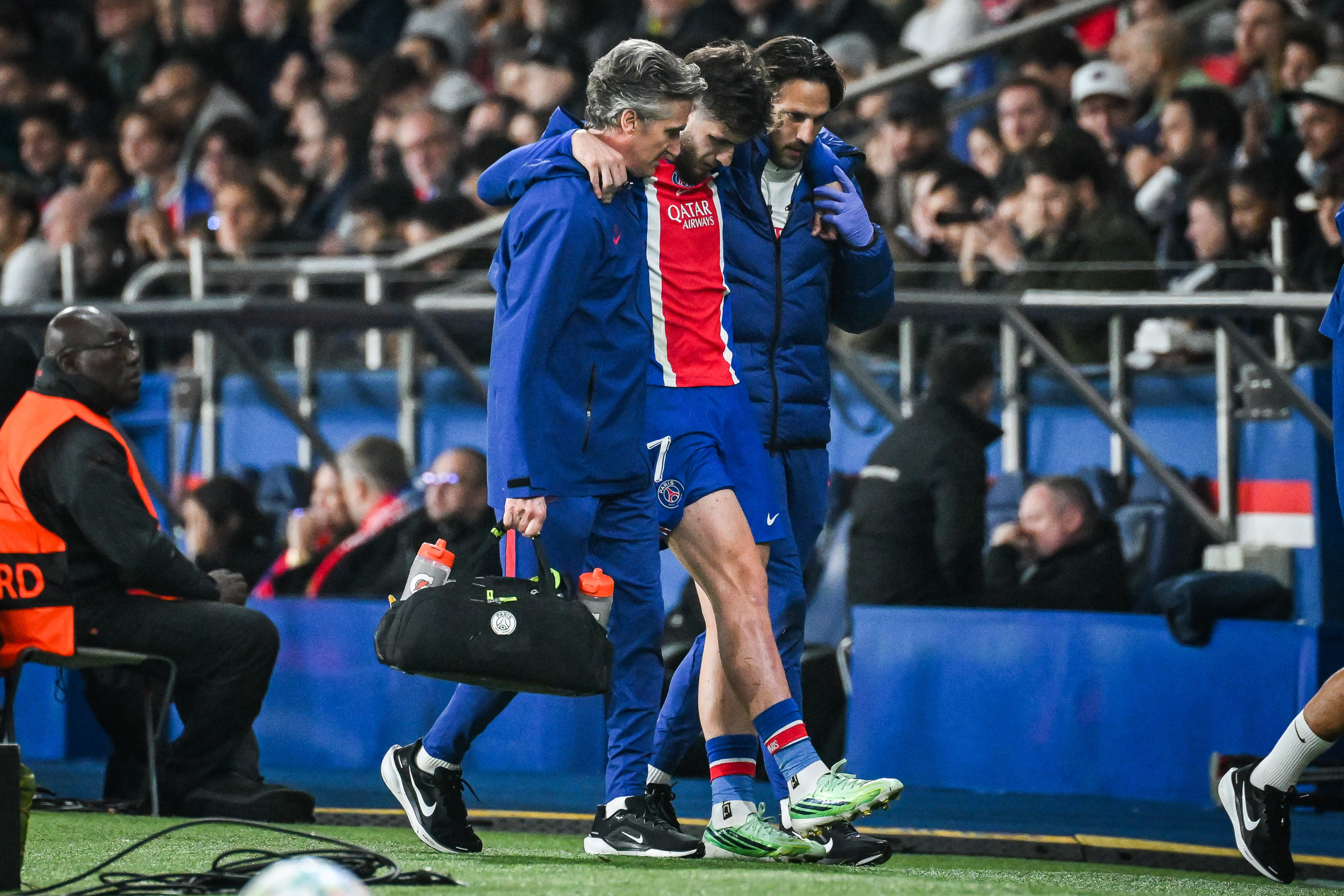 PSG : «Pourquoi moi ?», l’émouvant message de Khvicha Kvaratskhelia après sa grave blessure au genou