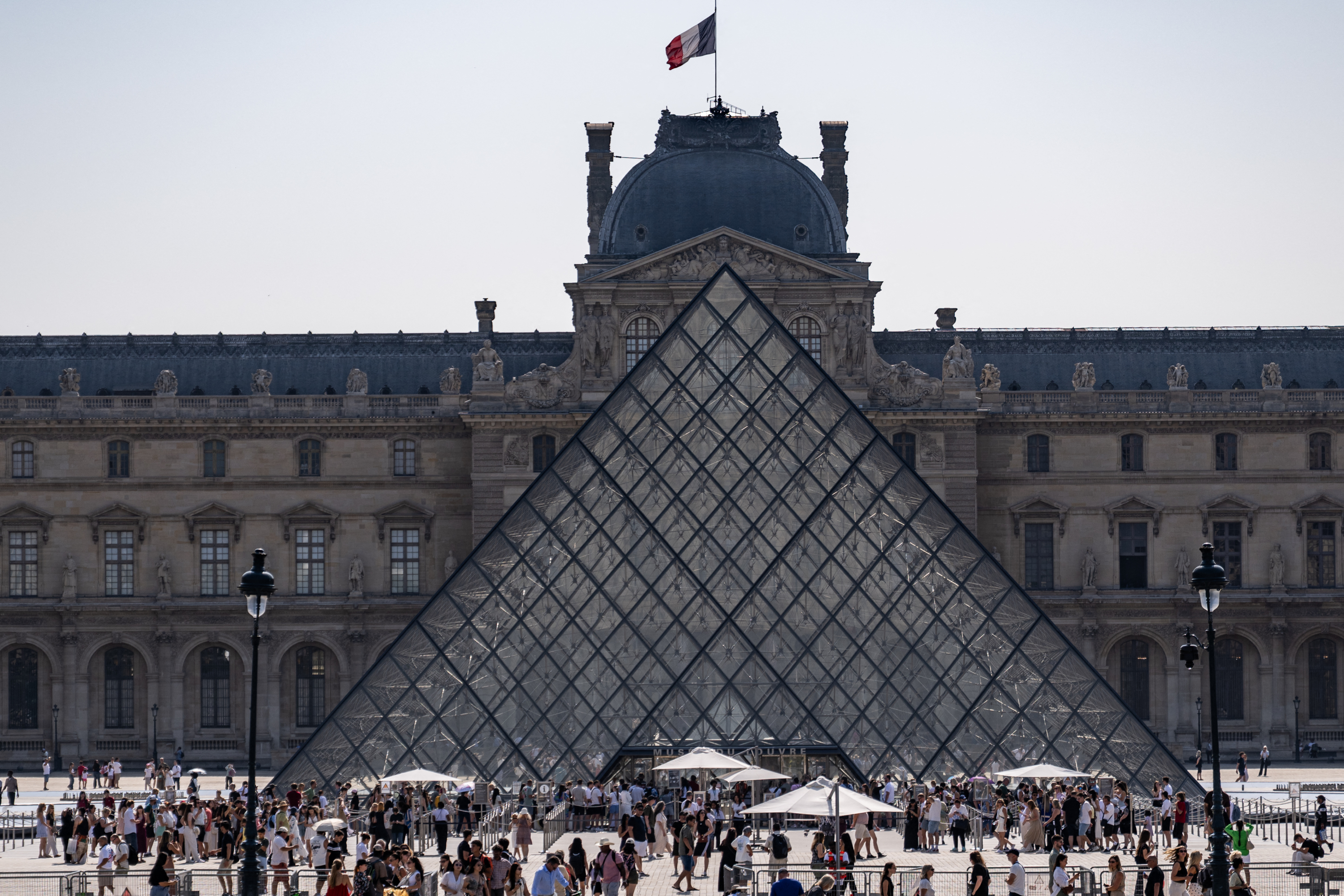 Château de Versailles, Opéra de Paris, musée du Louvre… plusieurs lieux culturels fermés samedi en marge des manifestations vignette