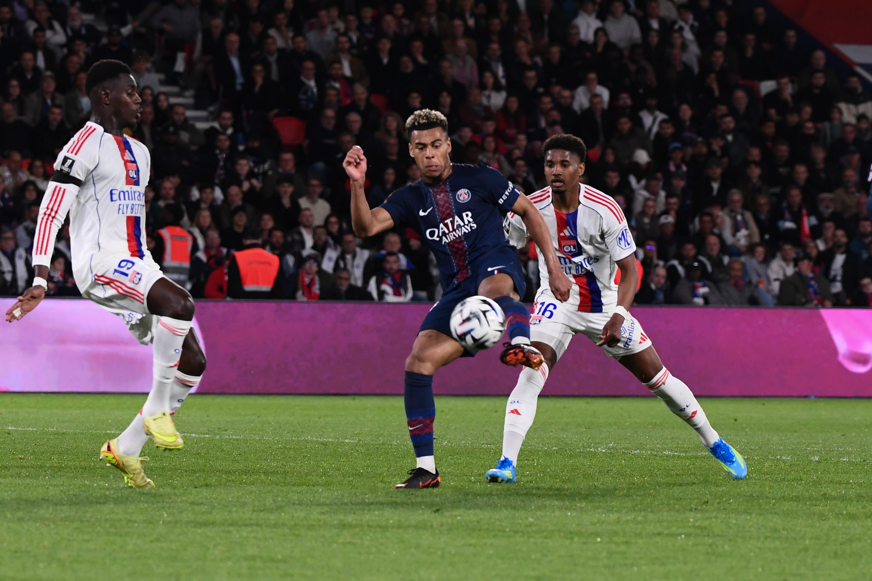 Ligue 1 : PSG-Lyon décalé au lundi soir, en même temps que le Ballon d’or, à la demande de la préfecture