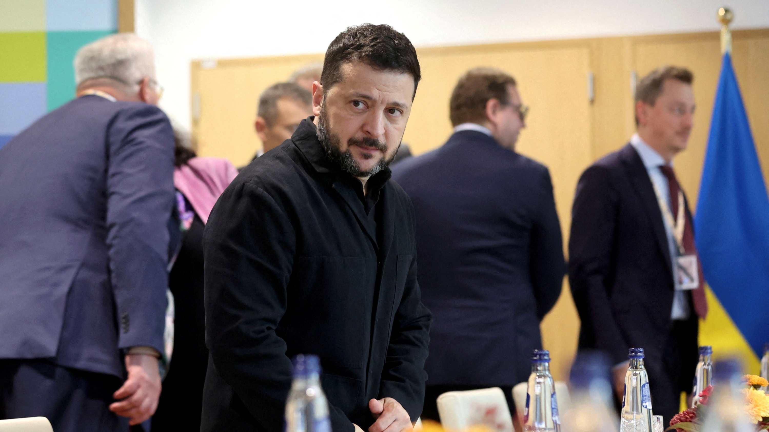 Volodymyr Zelensky bestätigt Treffen von Russen, Ukrainern und Amerikanern im November Thumbnail