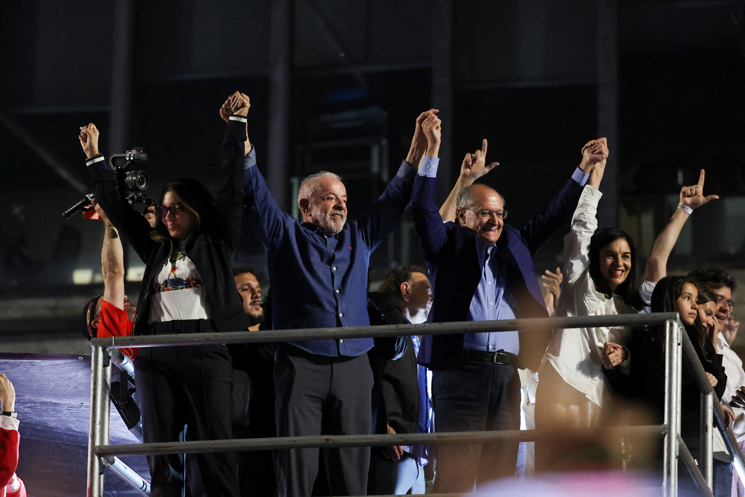 «Vive la démocratie»: les réactions politiques se multiplient après la réélection de Lula au Brésil