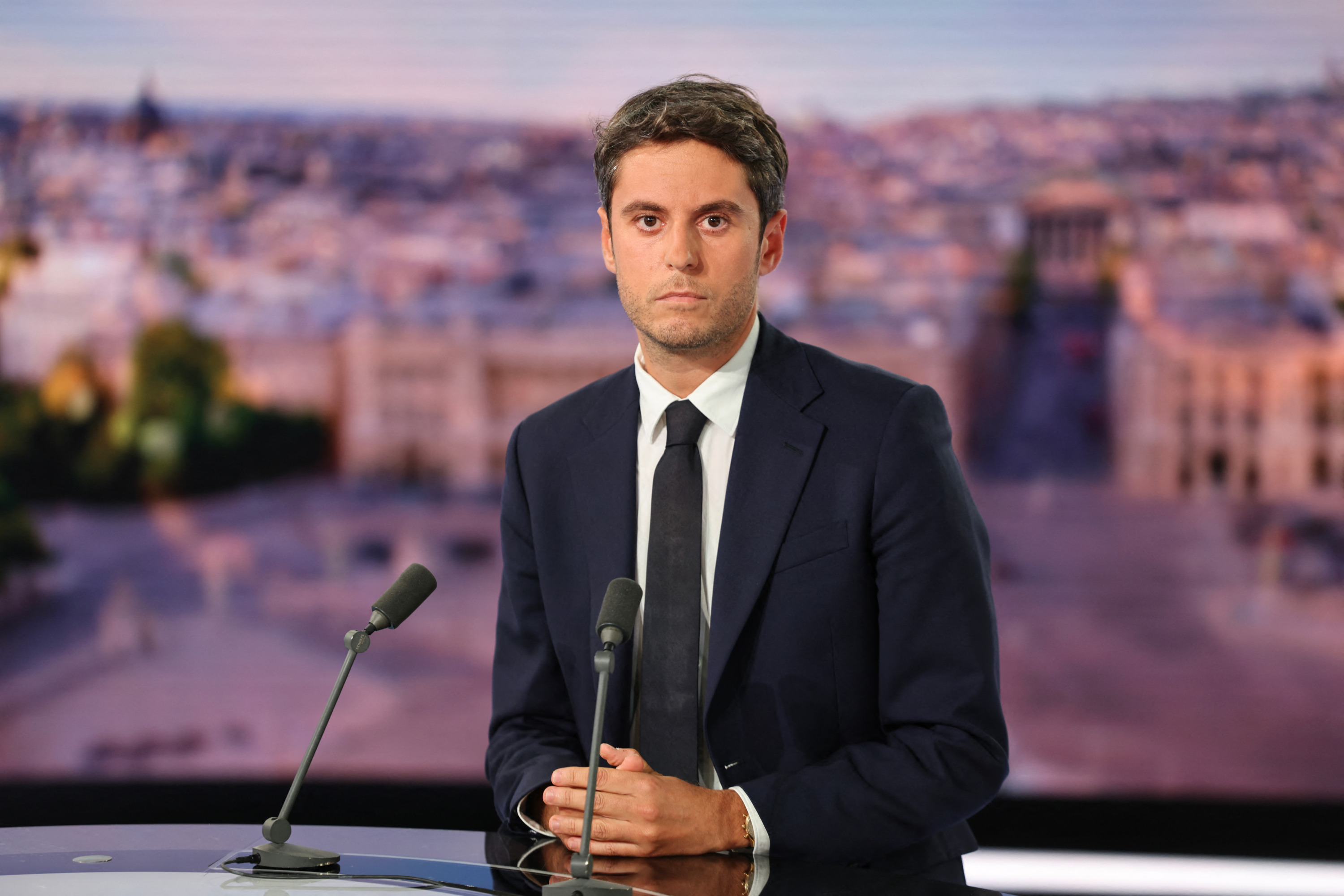 Présidentielle 2027 : à la peine dans les sondages, Gabriel Attal propose une «grande primaire des démocrates» pour éviter un duel LFI-RN