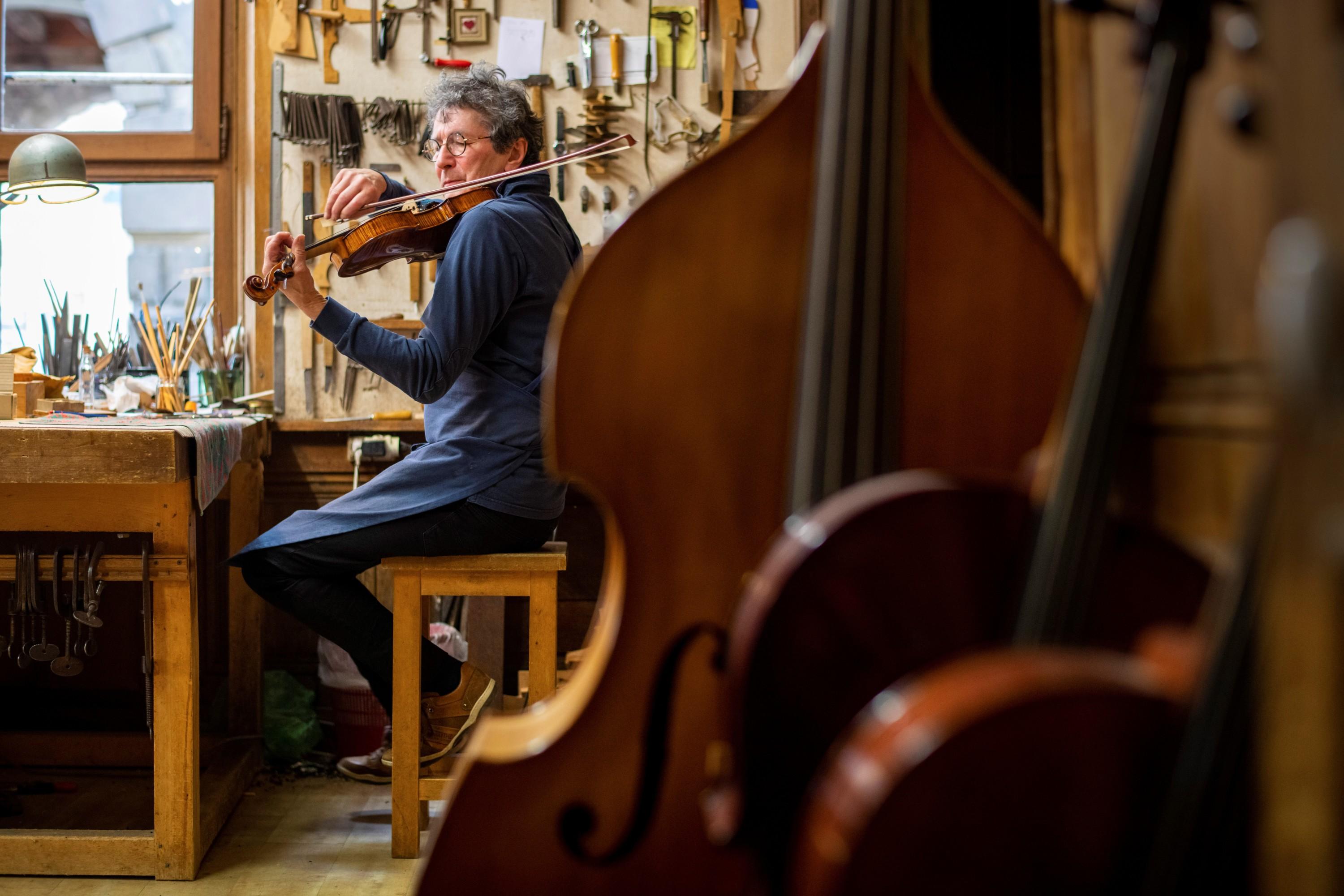 mirecourt-la-ville-o-les-luthiers-sont-rois
