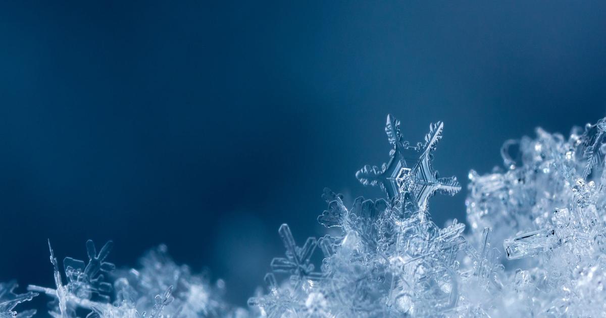 D'où vient la forme des flocons de neige ? - Couleur-Science